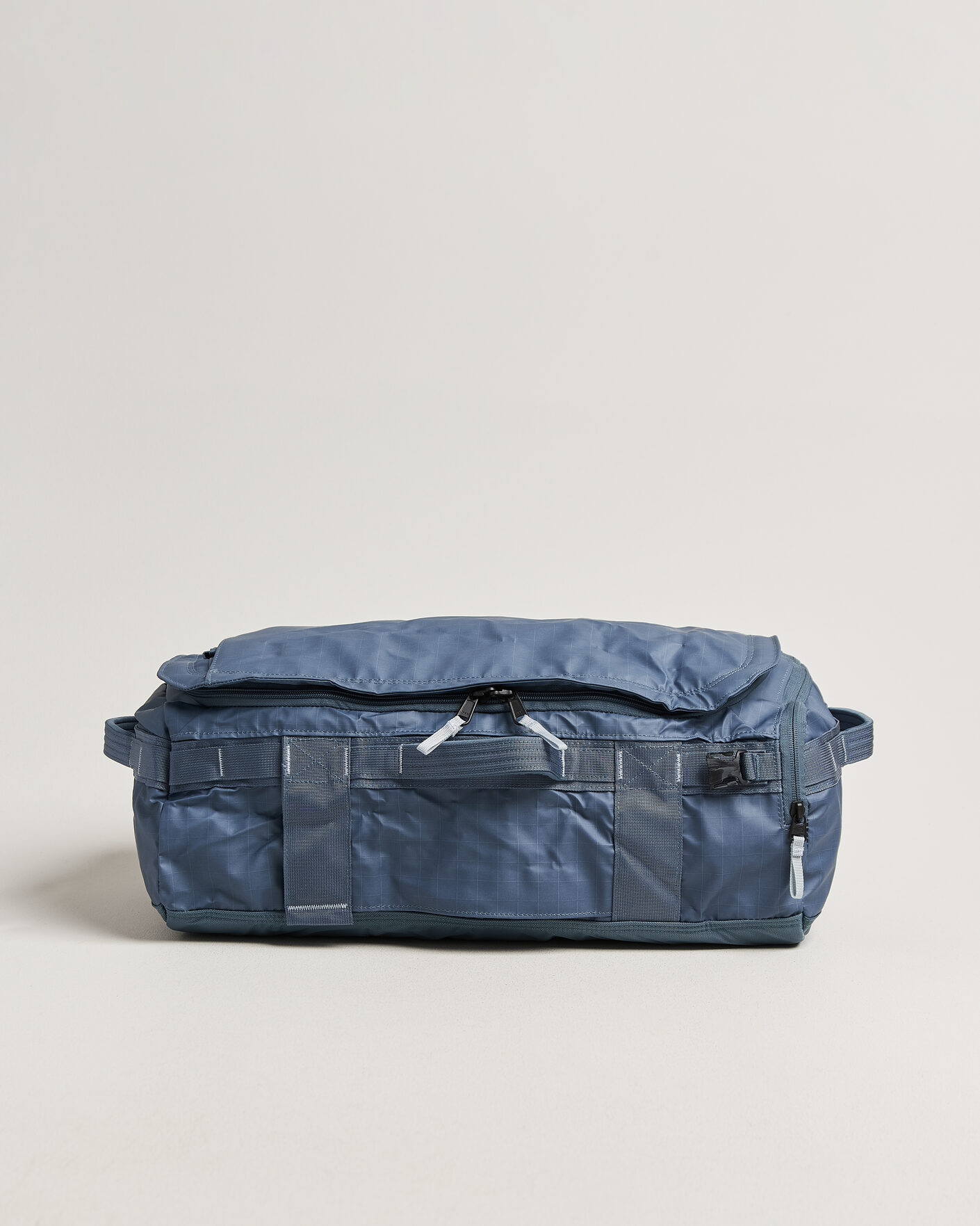 Men | Bags | The North Face | Base Camp Voyager Duffel 32 Granite Grey
