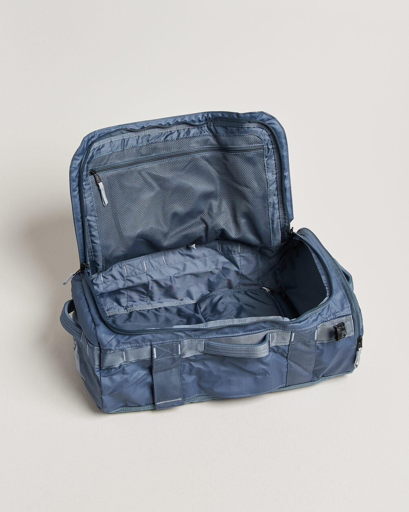 Men | Bags | The North Face | Base Camp Voyager Duffel 32 Granite Grey