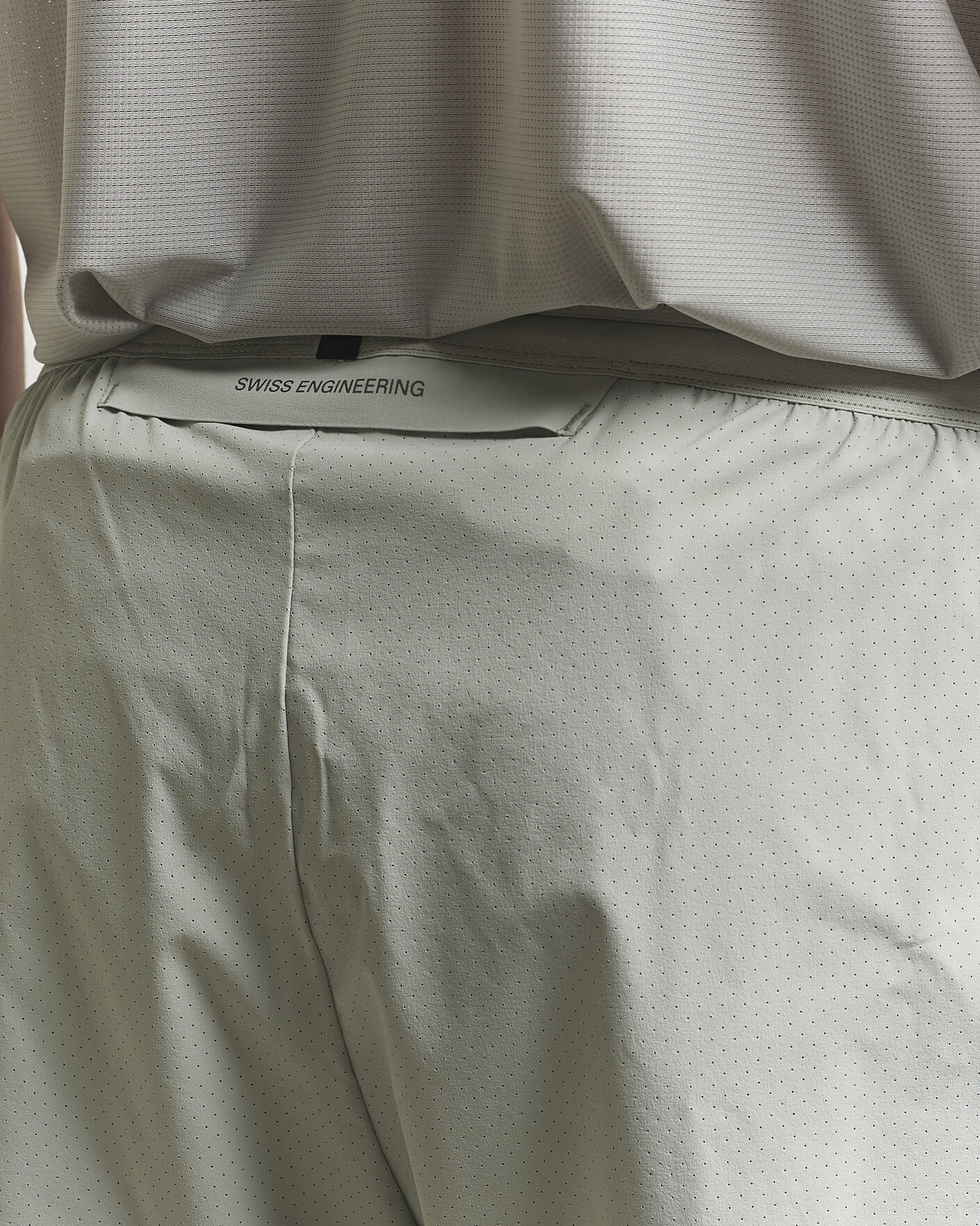 Men | Shorts | On | 5 Inch Performance Shorts Tin