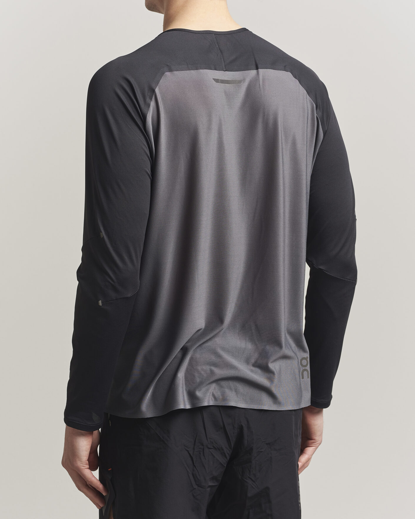 Men | Sweaters & Knitwear | On | Performance Long Sleeve T-Shirt Black