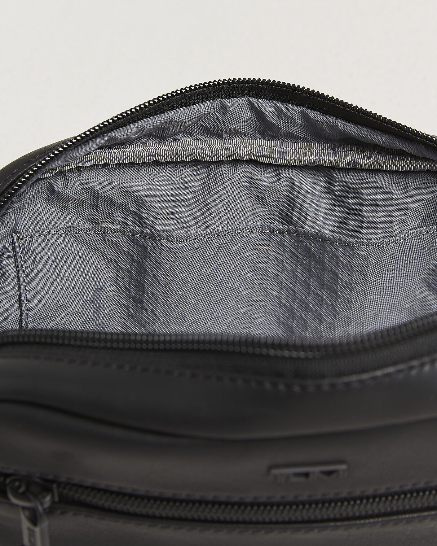Men | Bags | TUMI | Leather Zip-Around Case Black