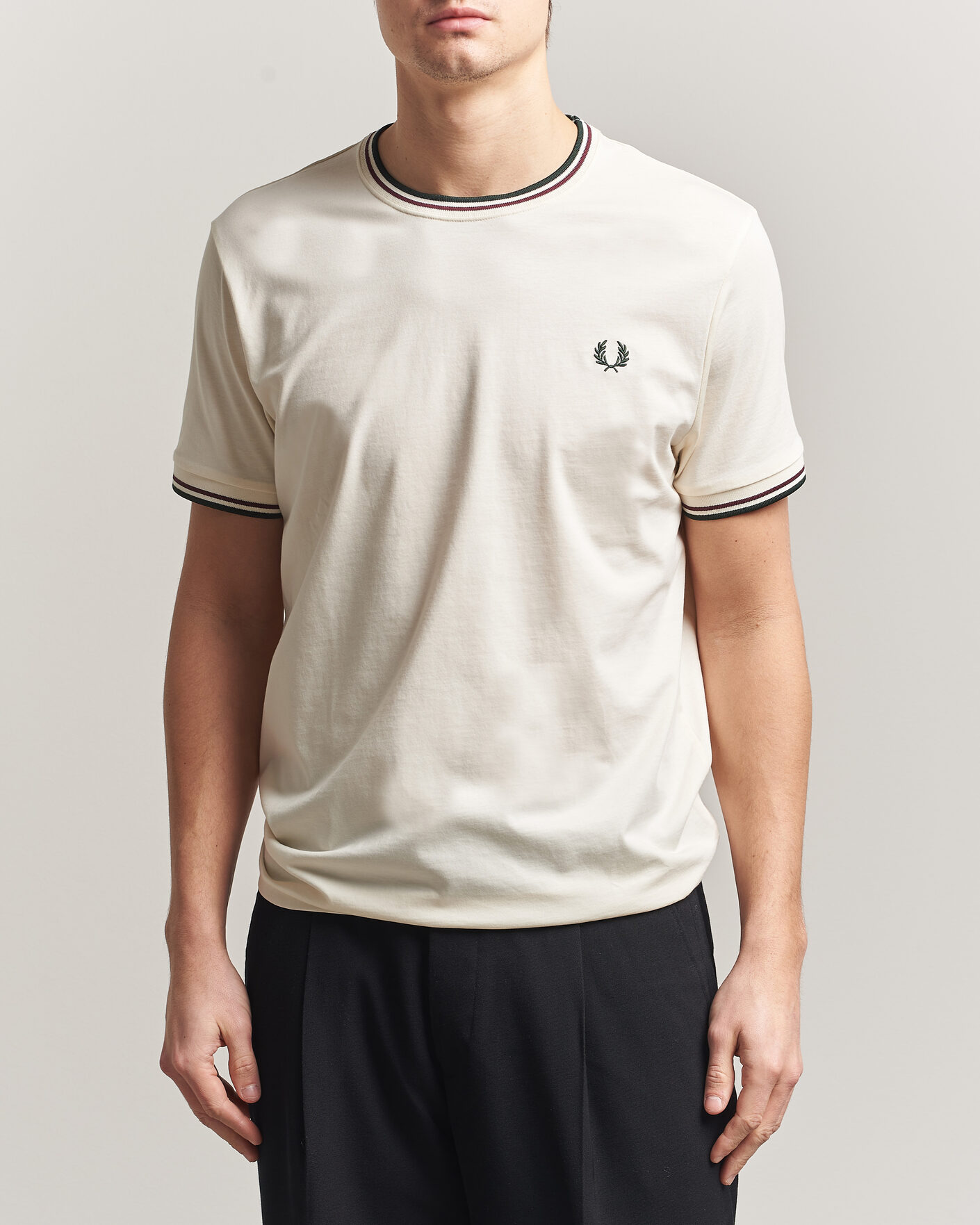 Men | T-Shirts | Fred Perry | Twin Tipped T-Shirt Ecru