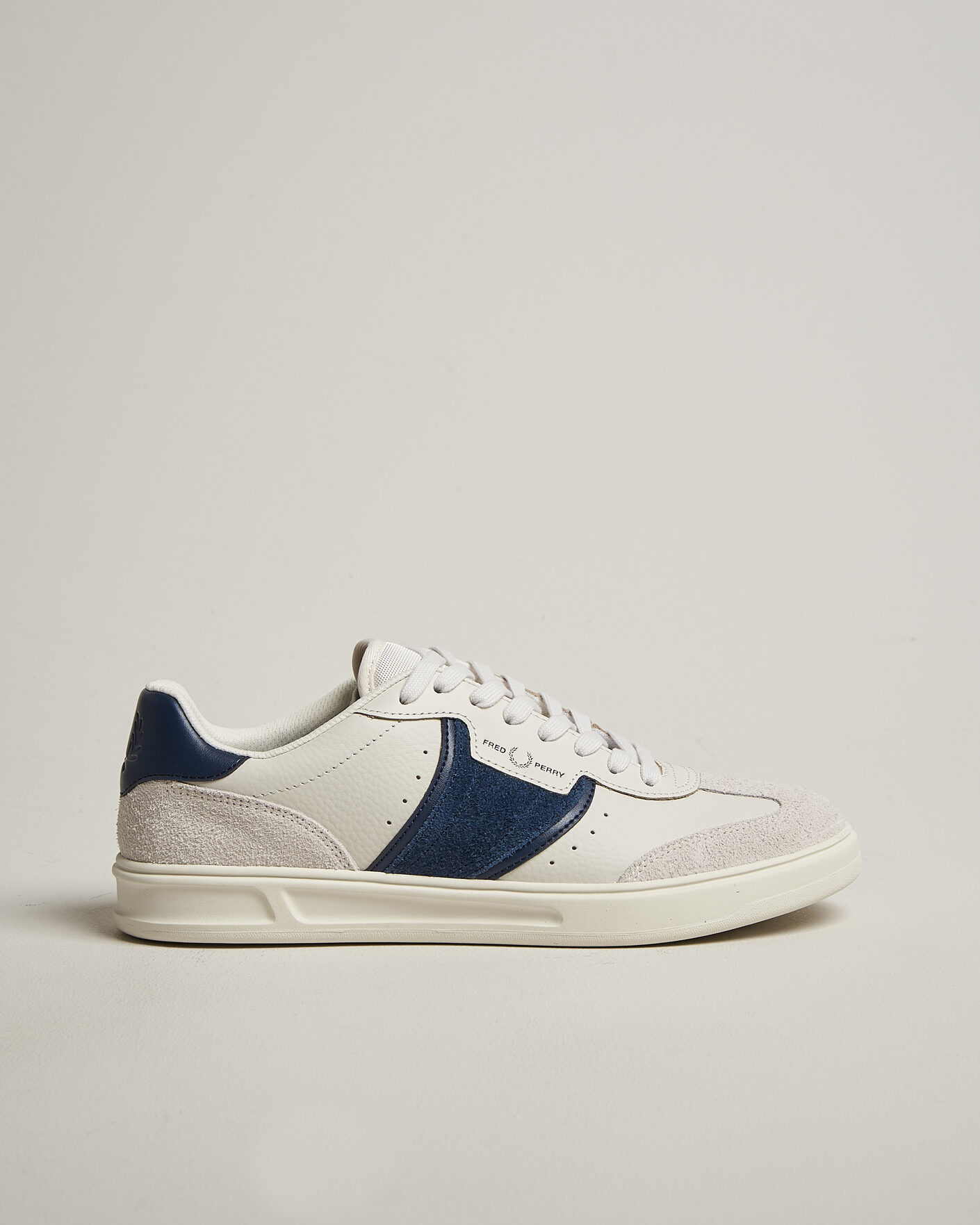 Men | Sneakers | Fred Perry | B4 Leather/Suede Sneaker Porcelain/Navy