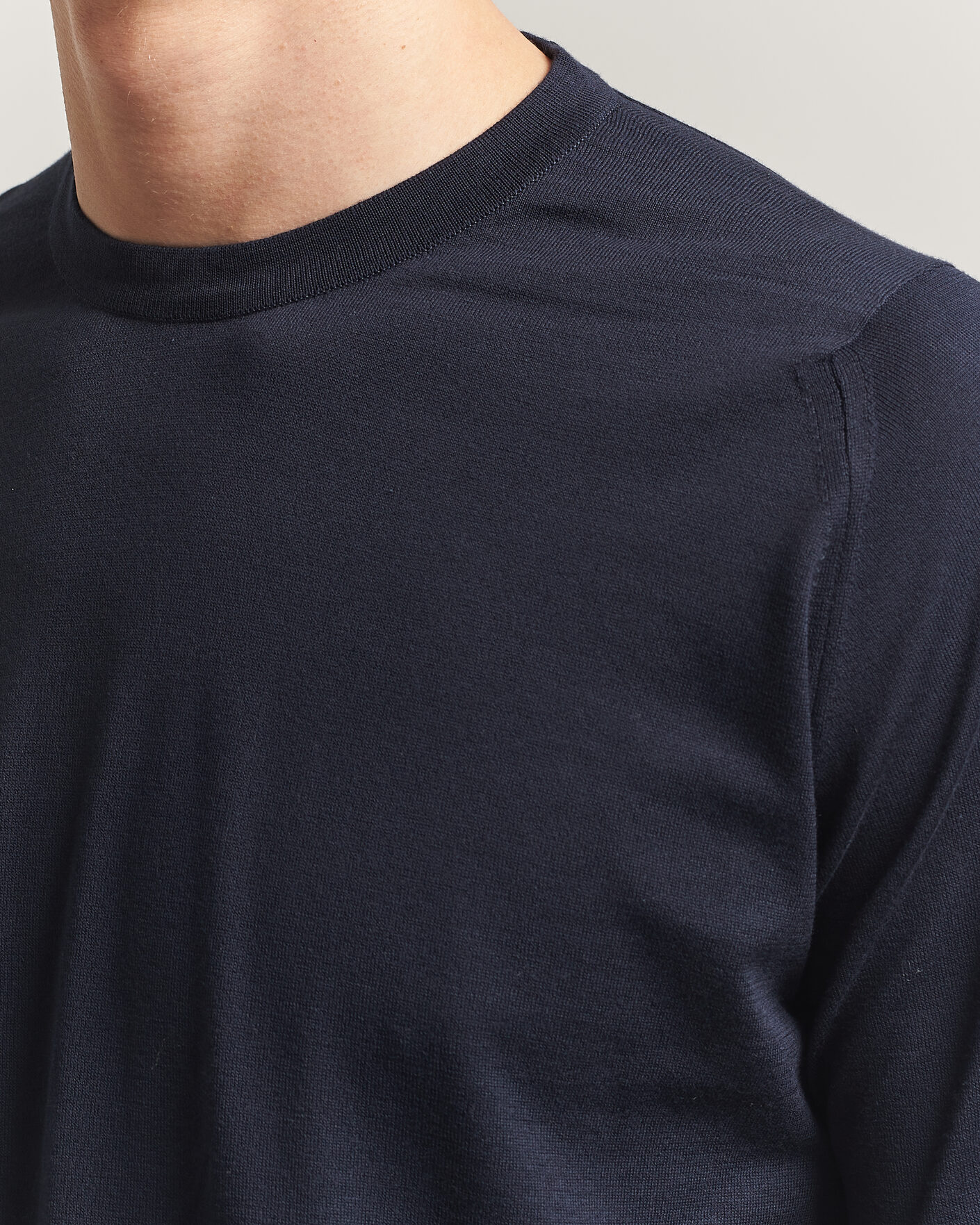 Men | Sweaters & Knitwear | John Smedley | Rowland Sea Island Crew Neck Pullover Navy