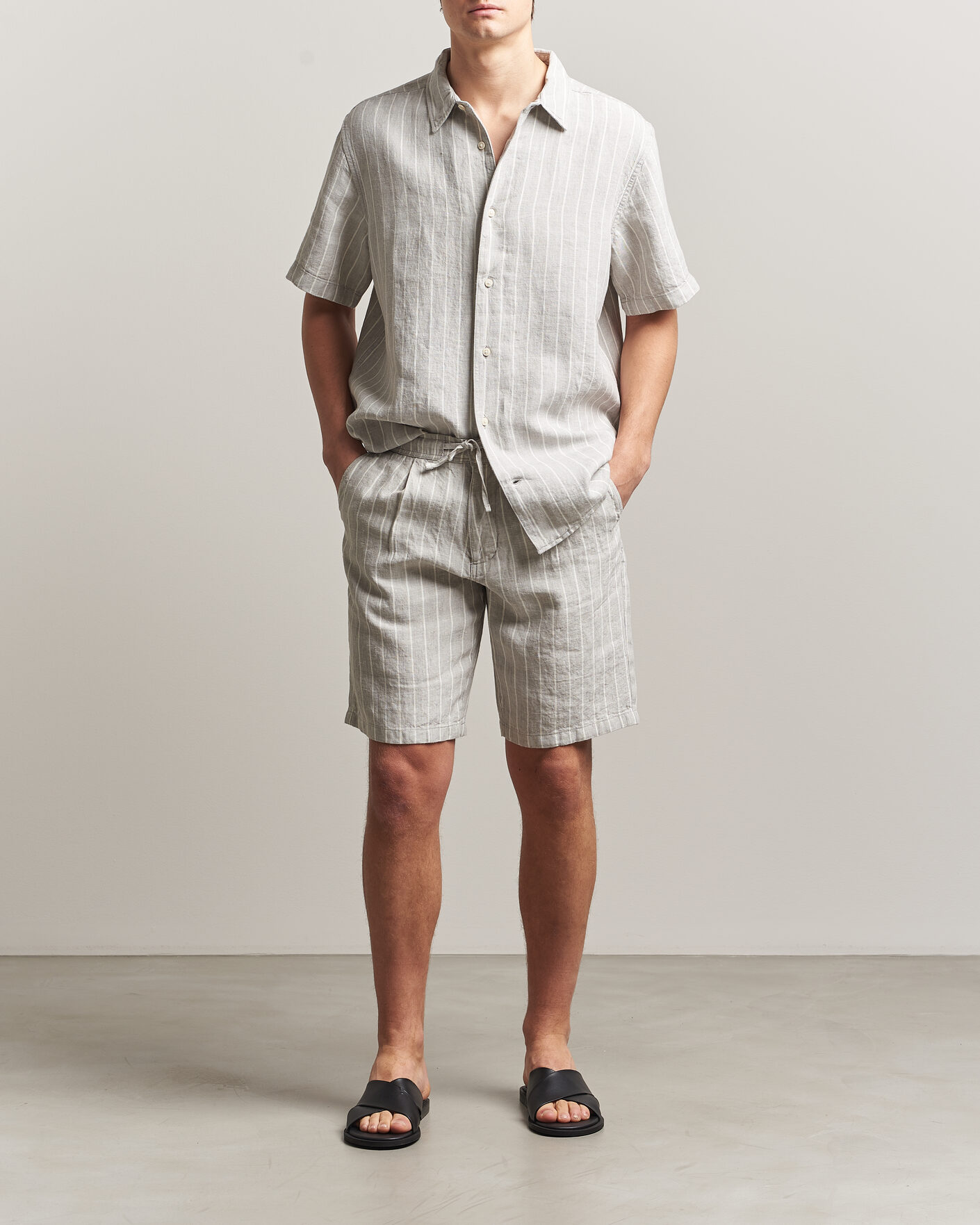 Men | Shorts | KnowledgeCotton Apparel | Striped Loose Linen Shorts Grey