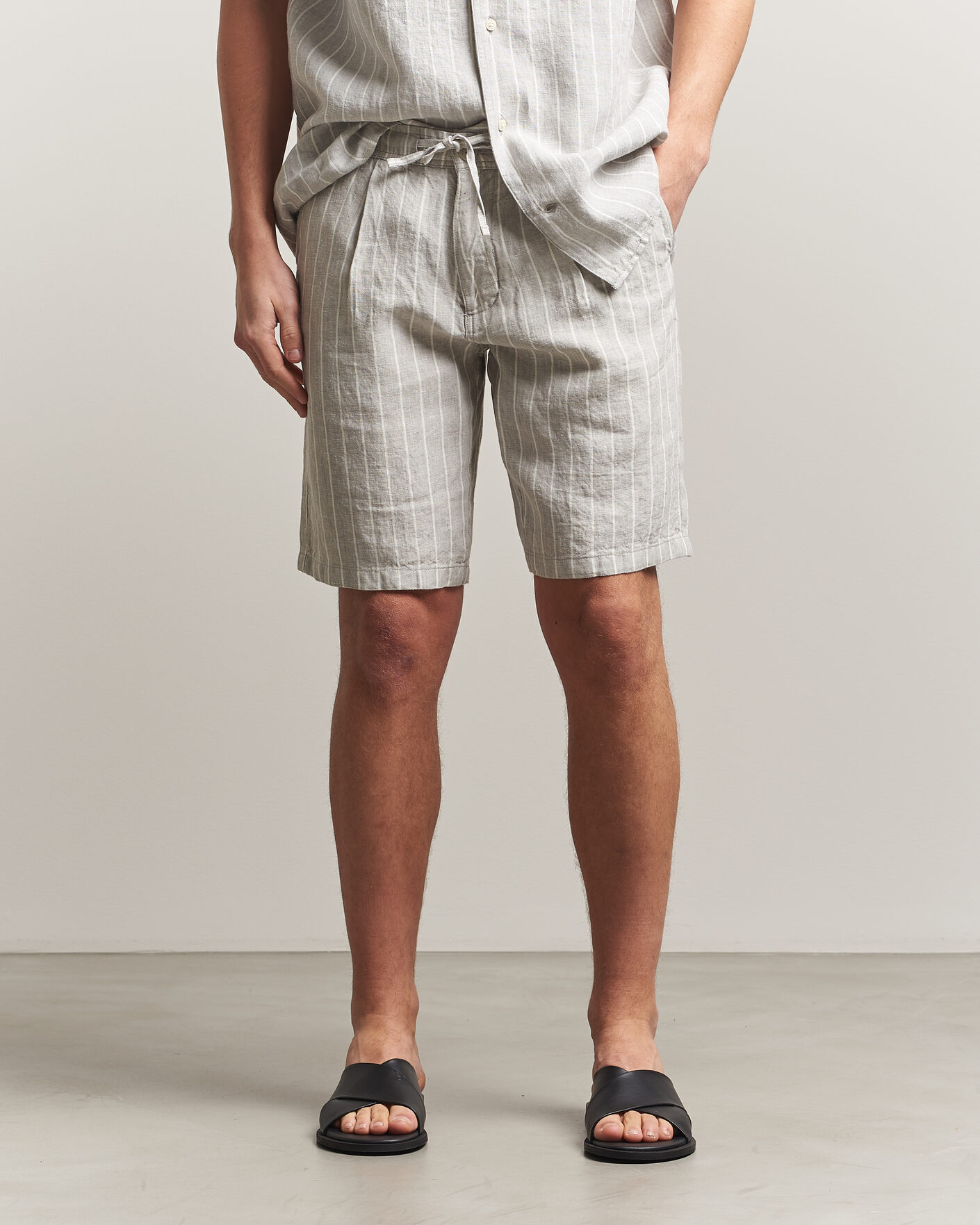 Men | Shorts | KnowledgeCotton Apparel | Striped Loose Linen Shorts Grey