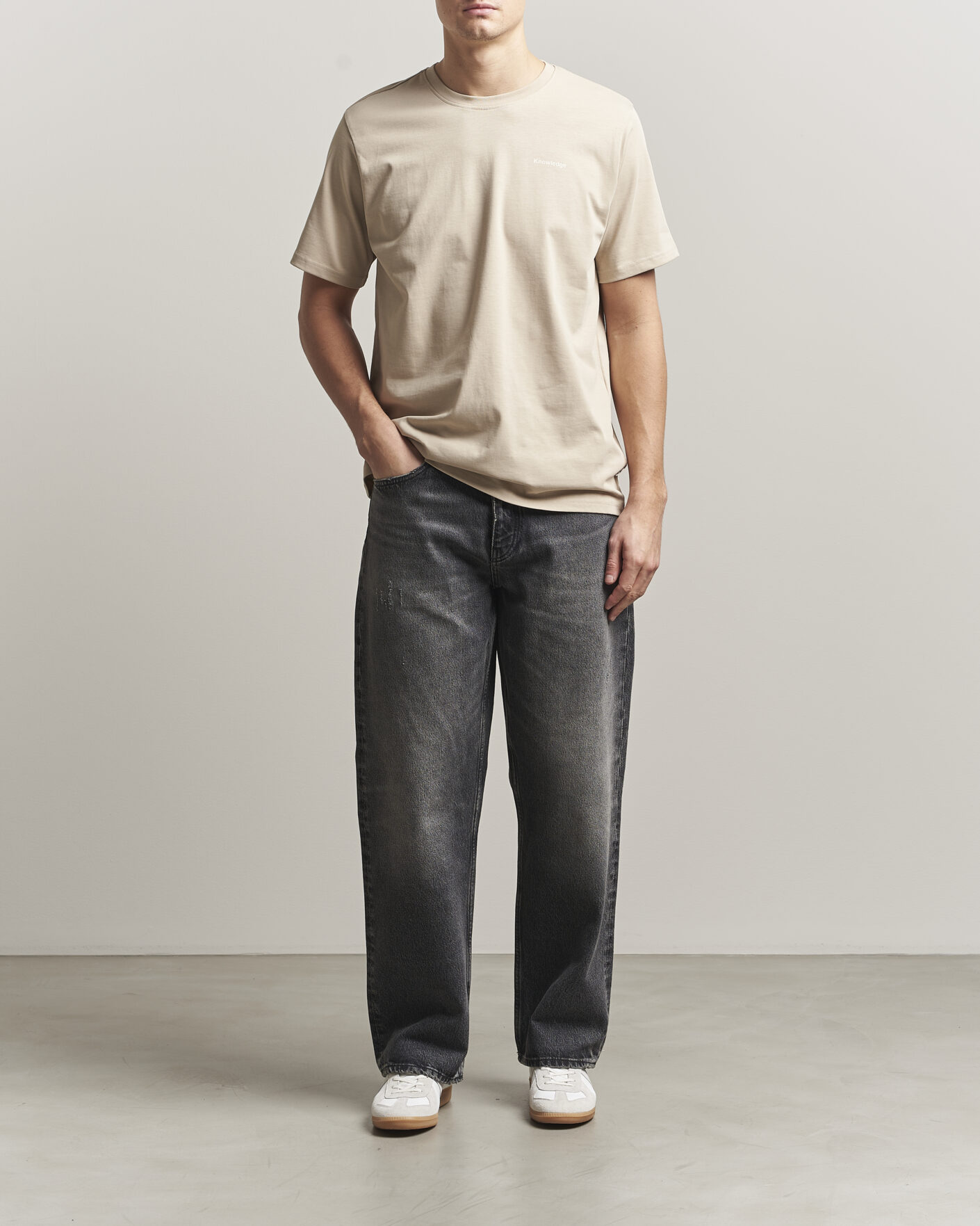 Men | T-Shirts | KnowledgeCotton Apparel | Back Print T-Shirt Light Feather Grey