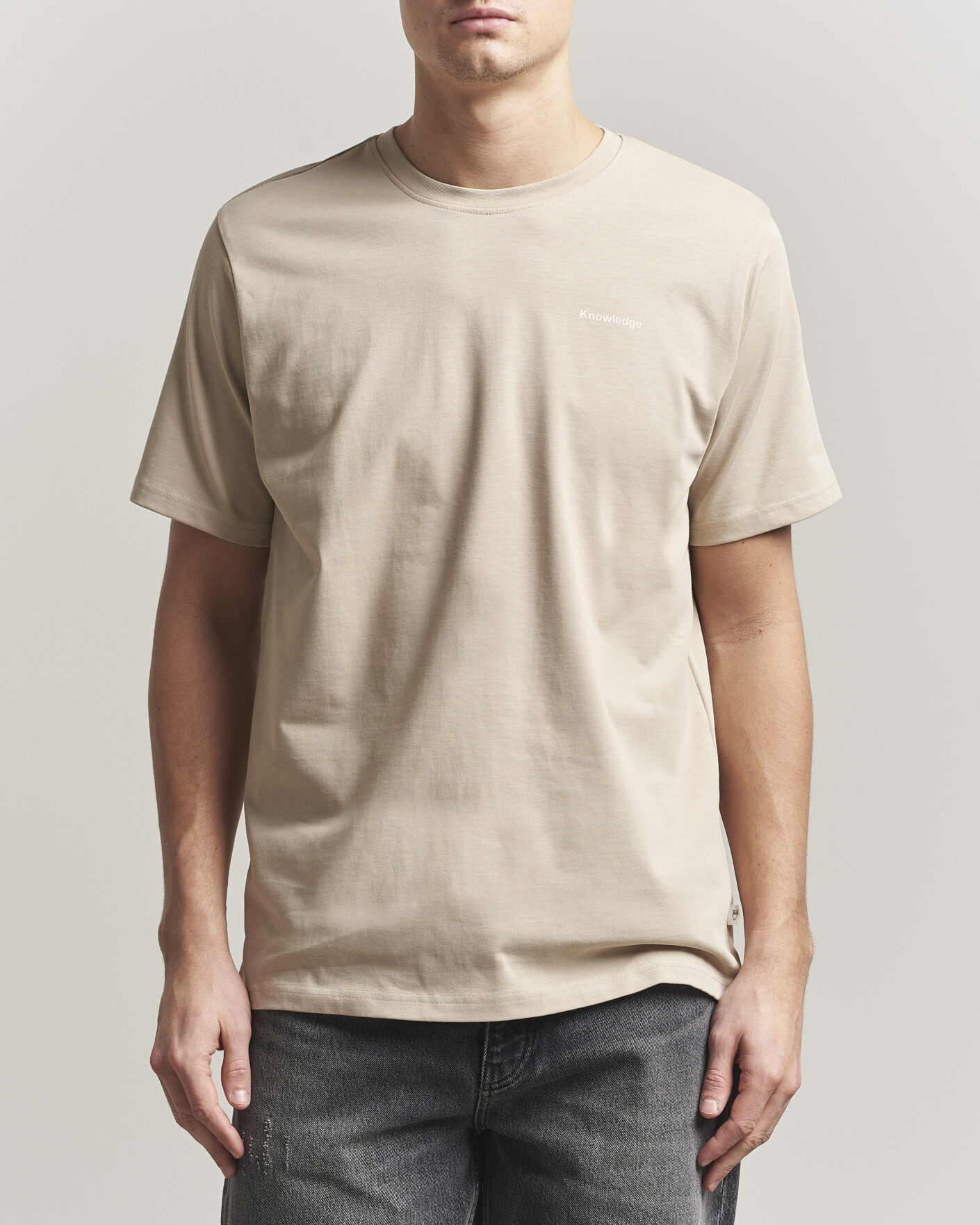 Men | T-Shirts | KnowledgeCotton Apparel | Back Print T-Shirt Light Feather Grey