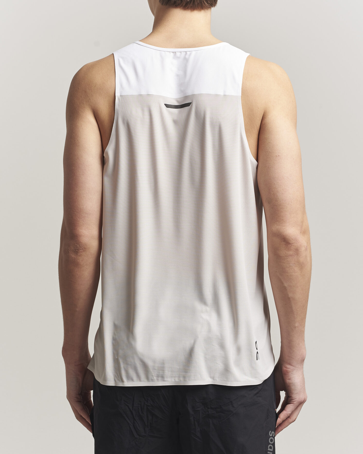 Men | T-Shirts | On | Performance Tank  White/Silver