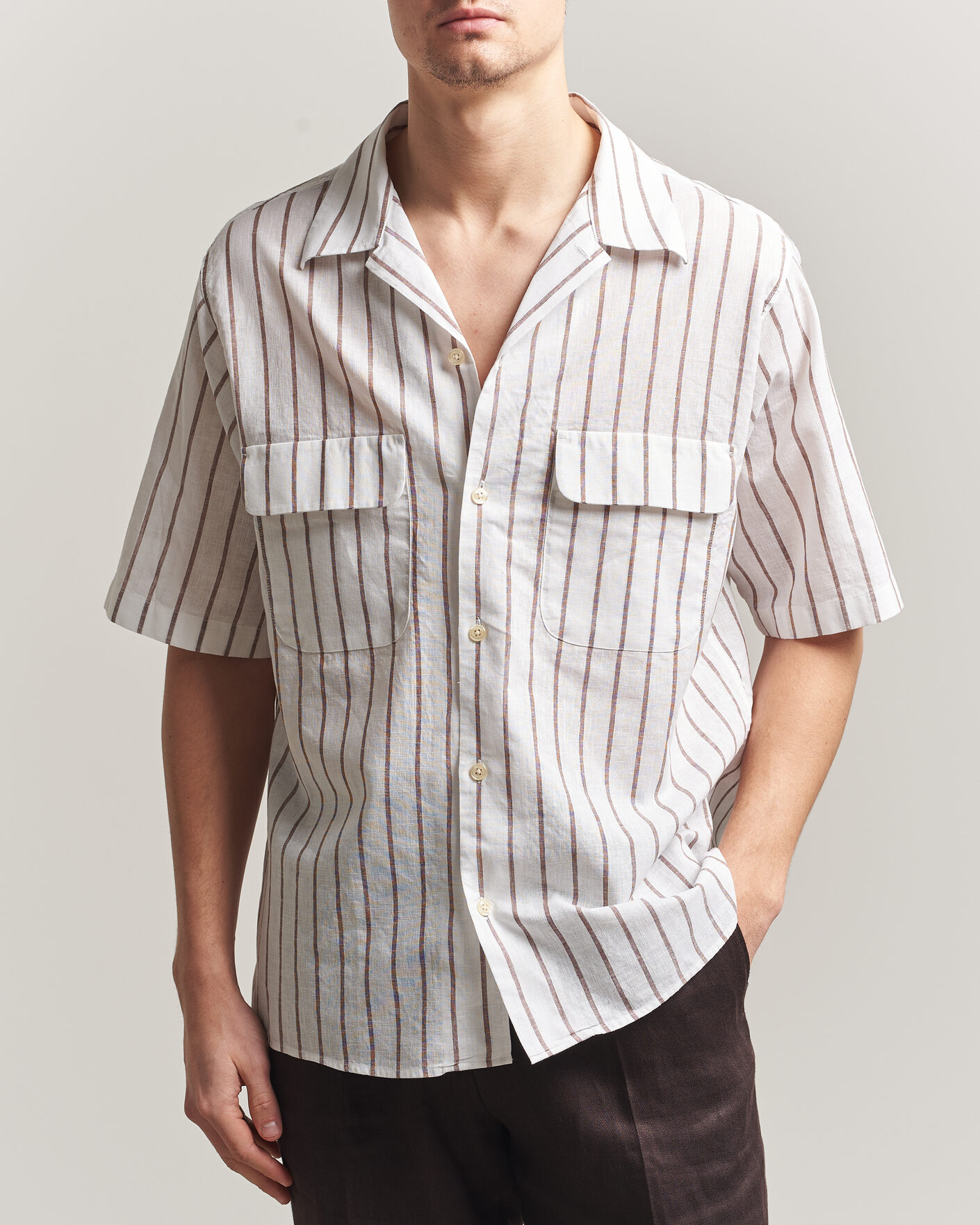 Men | Shirts | Oscar Jacobson | Striped Short Sleeve Linen Shirt Brown/White