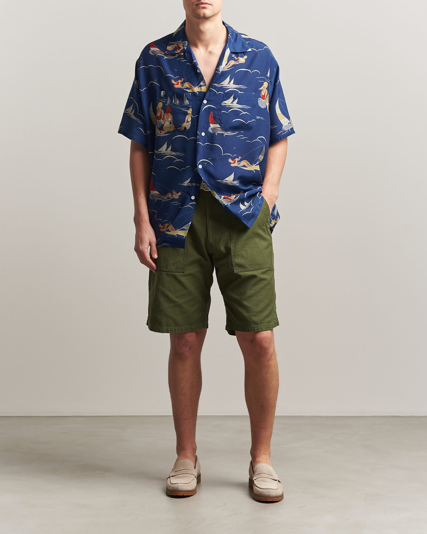 Men | Shirts | BEAMS PLUS | Holiday Print Camp Shirt Navy