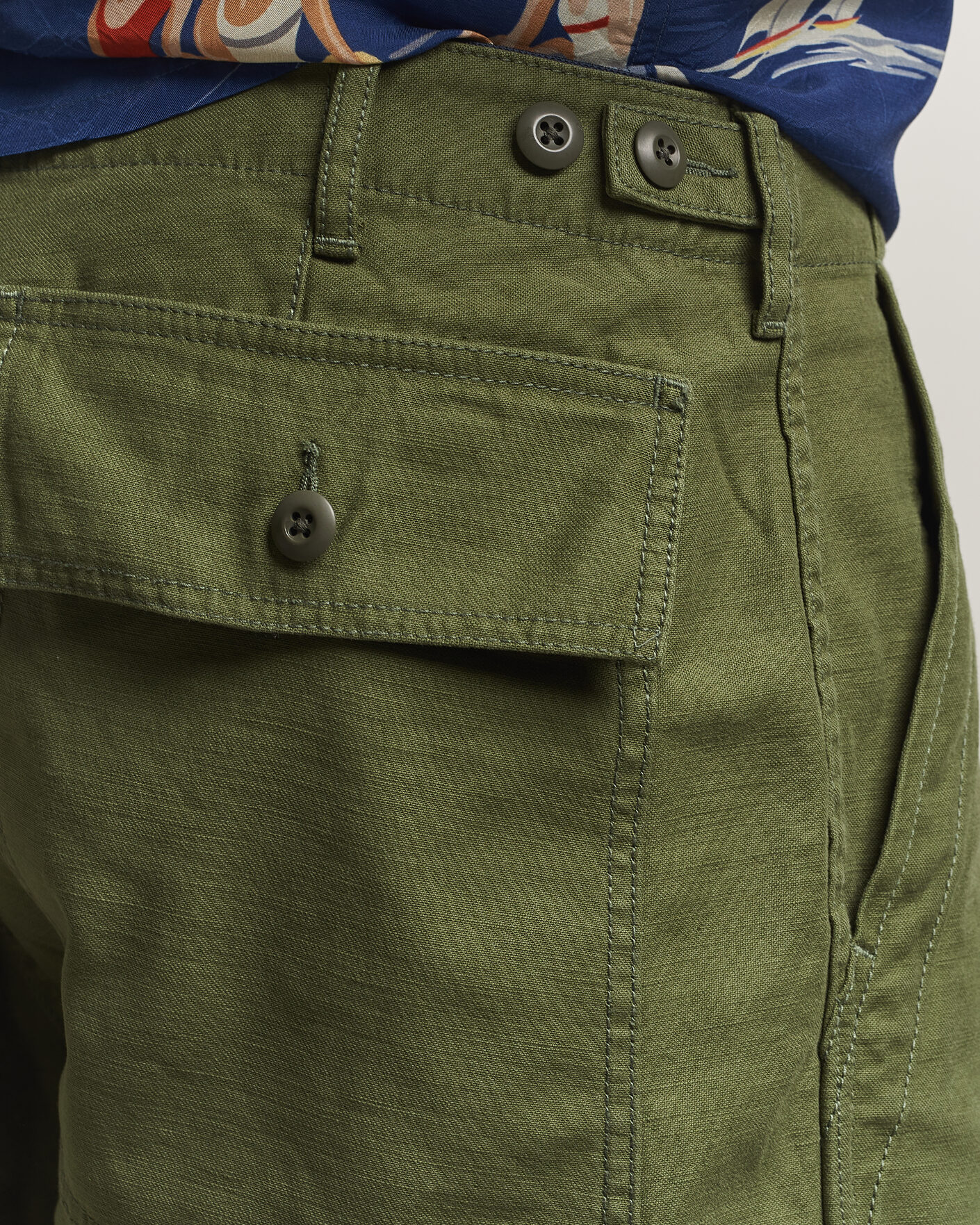 Men | Shorts | BEAMS PLUS | MIL Utility Sateen Shorts Olive
