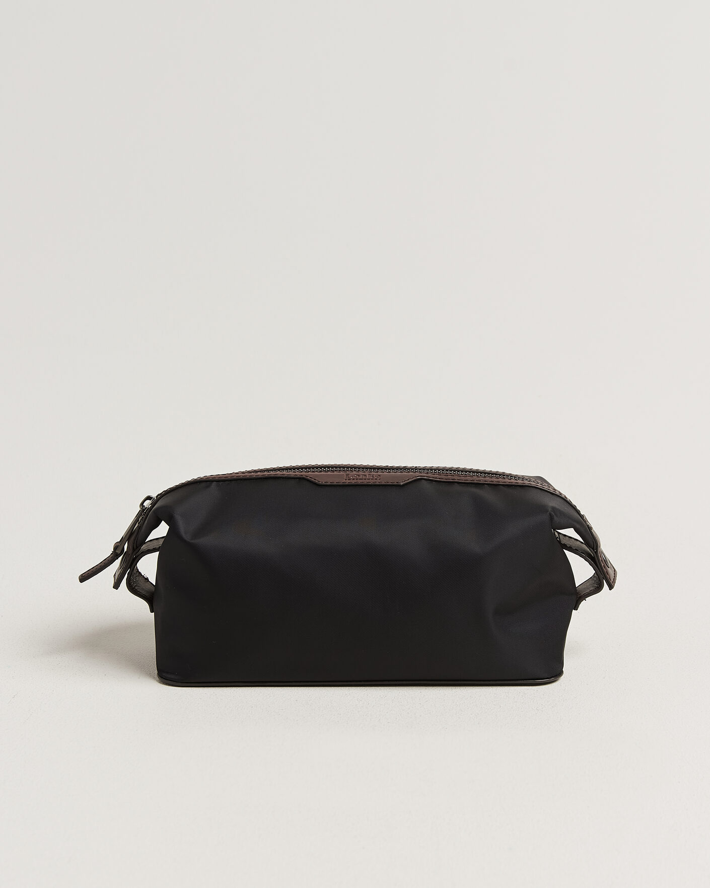 Men | Bags | Loake Shoemakers | Welland Nylon/Leather Washbag Black