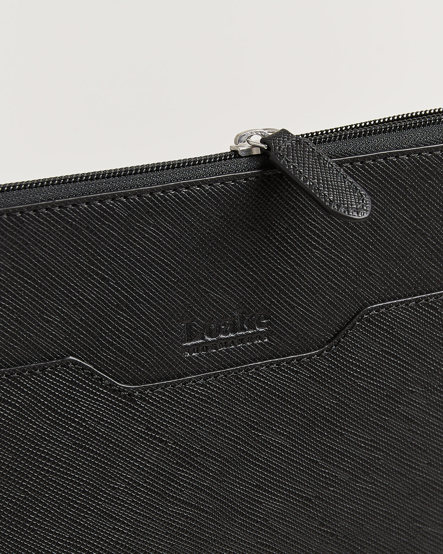 Men | Bags | Loake Shoemakers | Gresham Grain Leather Laptop Cover Black