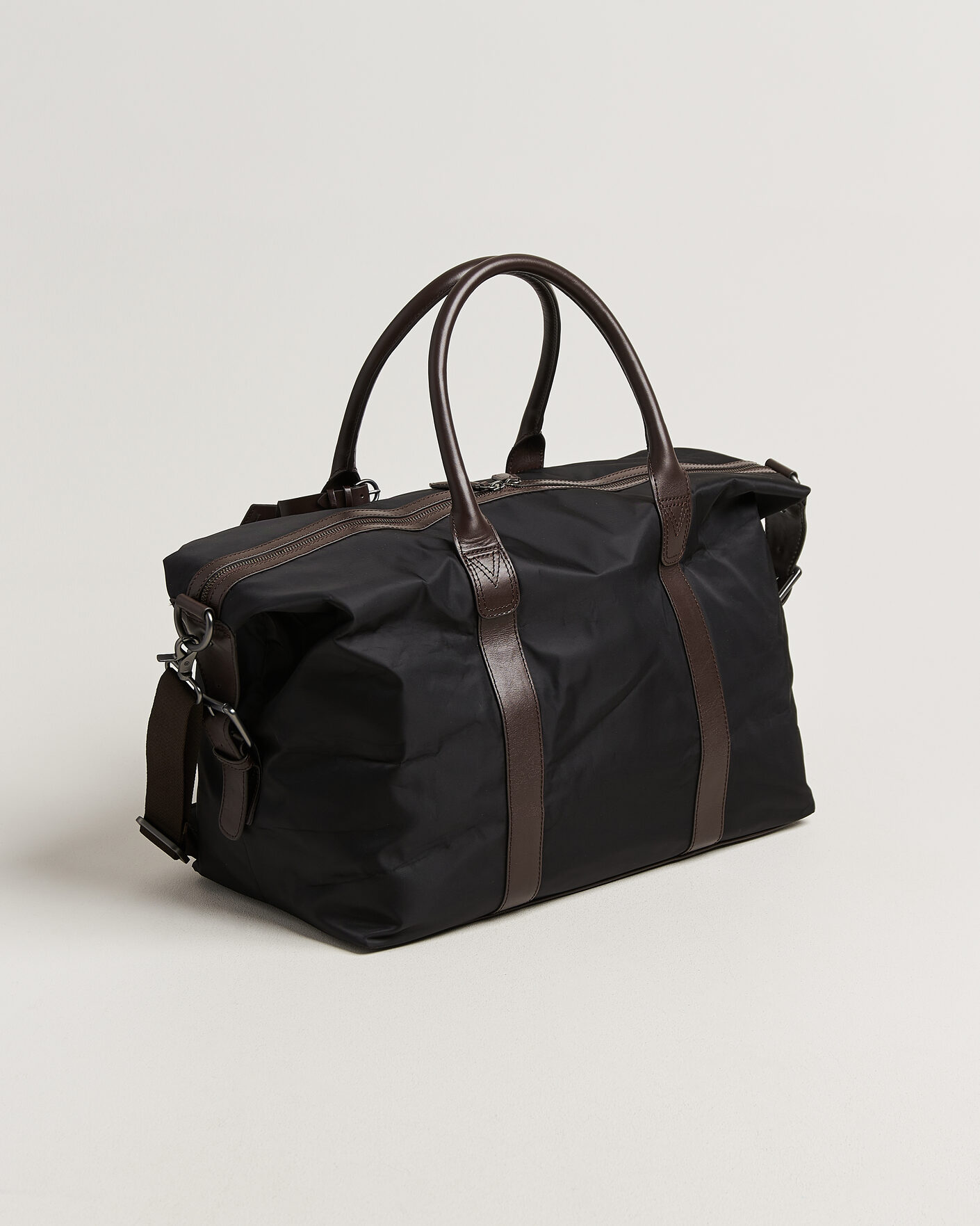 Men | Bags | Loake Shoemakers | Gower Nylon/Leather Holdall Black