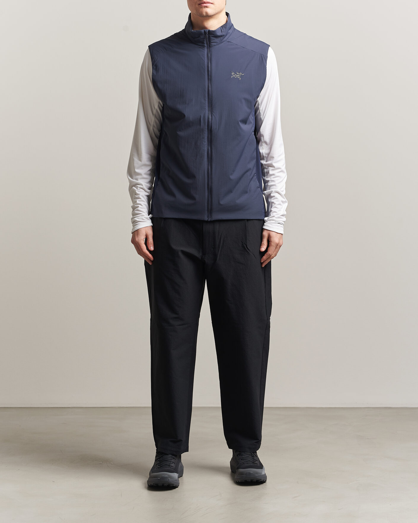 トップス ARC'TERYX Atom Vest M Black Sapphire Arc'teryx Atom Lightweight Vest Black Sapphire at CareOfCarl.com