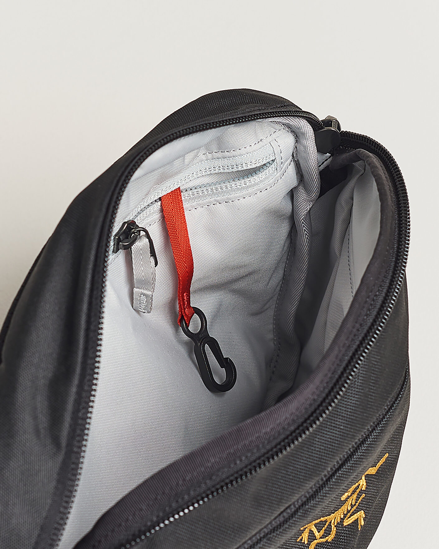 Arc'teryx Mantis 1 Waist Pack 24K Black at CareOfCarl.com