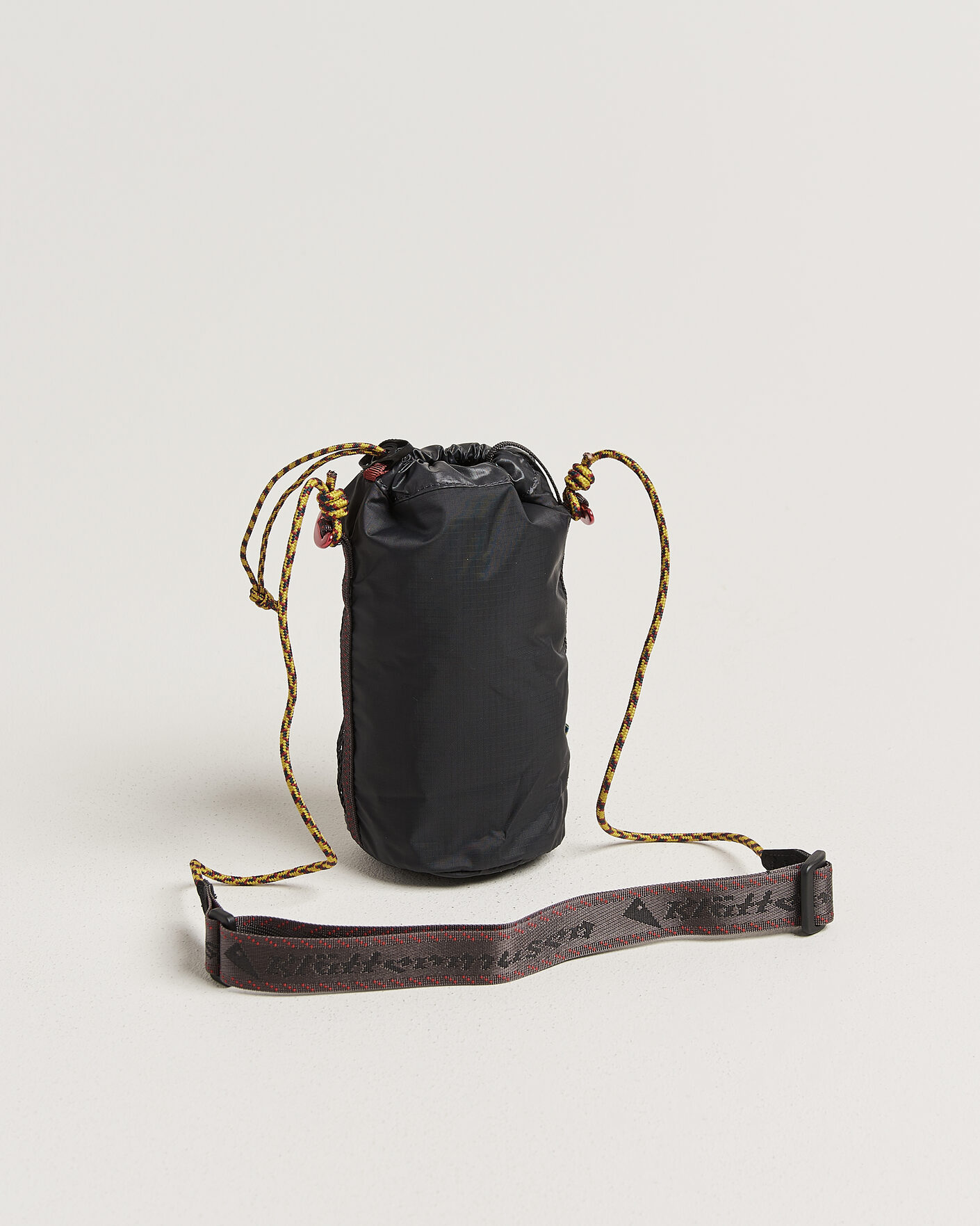 Men | Bags | Klättermusen | Algir Bottle Holder Bag Raven
