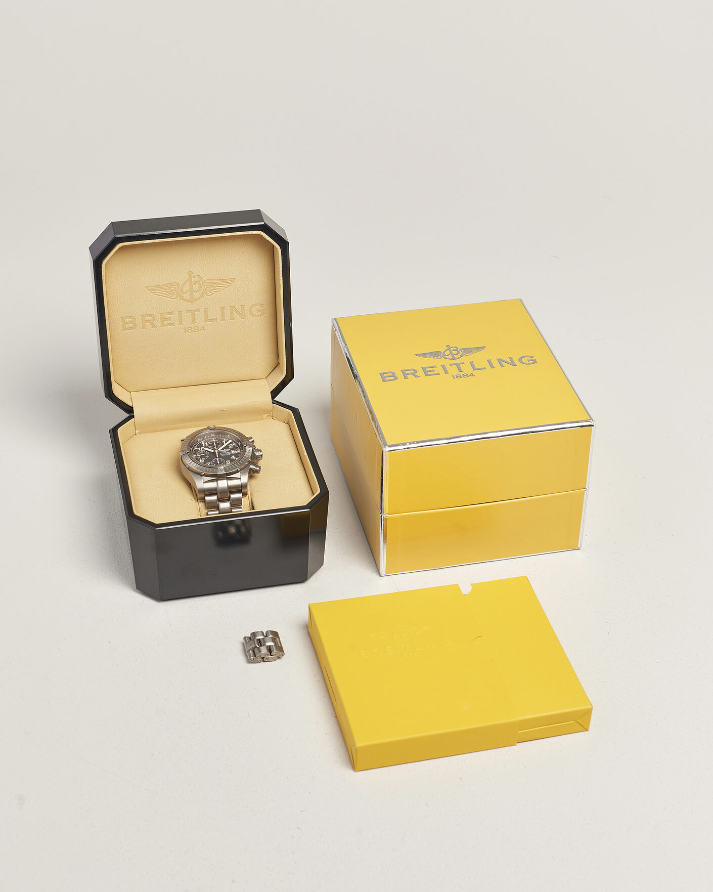 Men | Pre-Owned & Vintage Watches | Breitling Pre-Owned | Avenger Titanium Chrono 