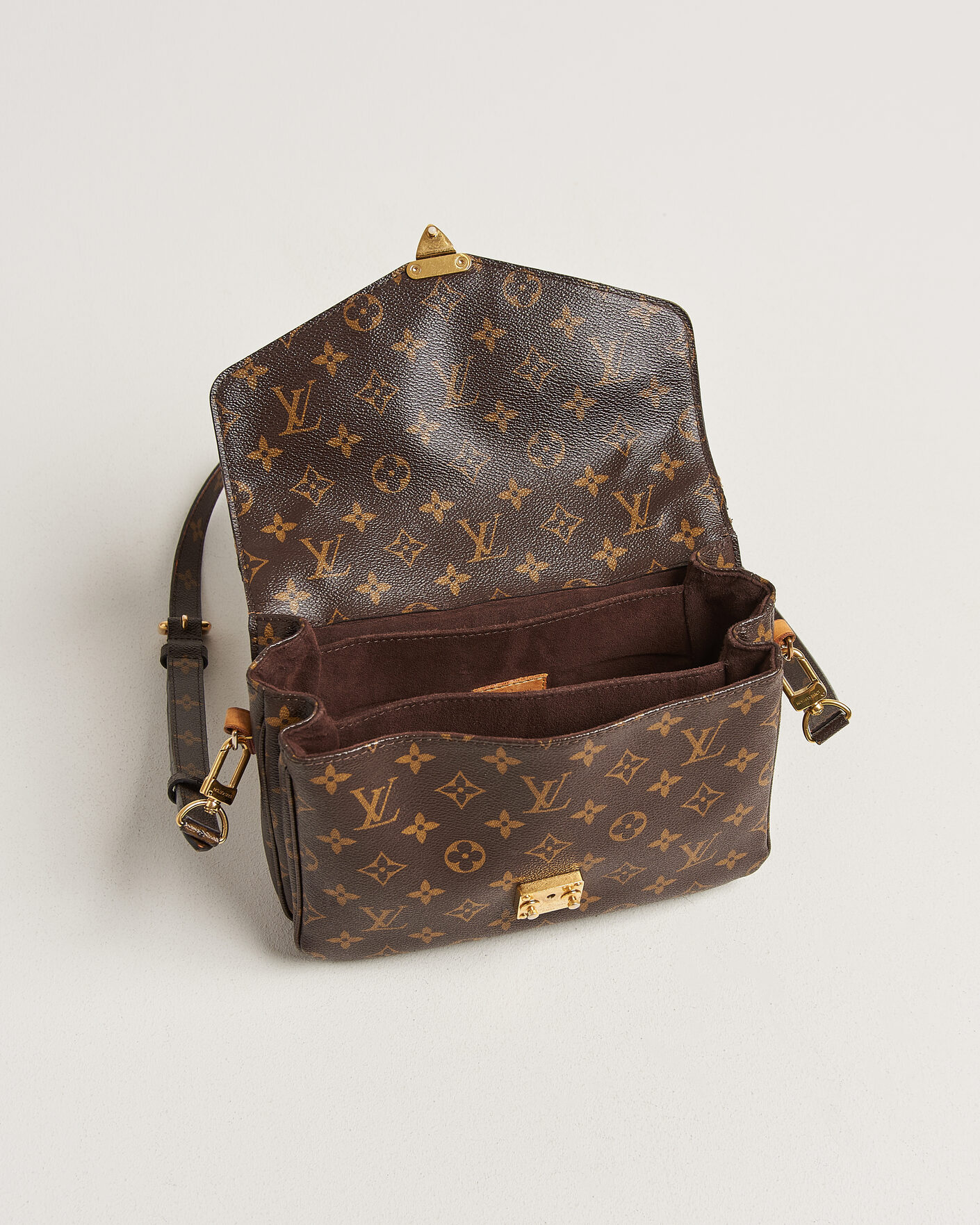 Men | Pre-Owned & Vintage Bags | Louis Vuitton Pre-Owned | Pochette Métis Monogram