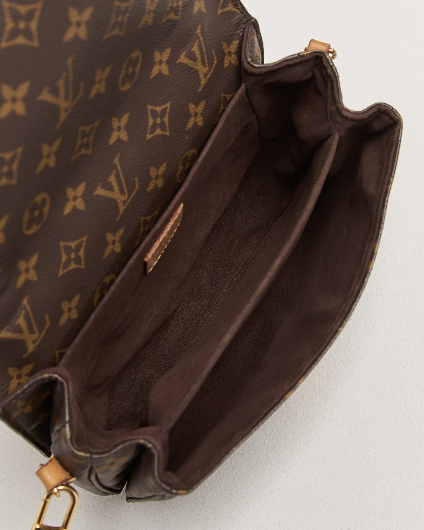 Men | Pre-Owned & Vintage Bags | Louis Vuitton Pre-Owned | Pochette Métis Monogram