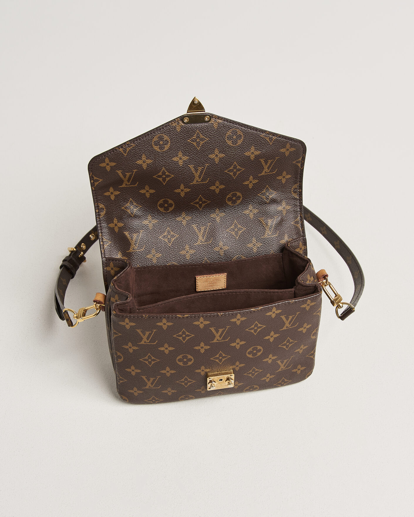 Men | Pre-Owned & Vintage Bags | Louis Vuitton Pre-Owned | Pochette Métis Monogram