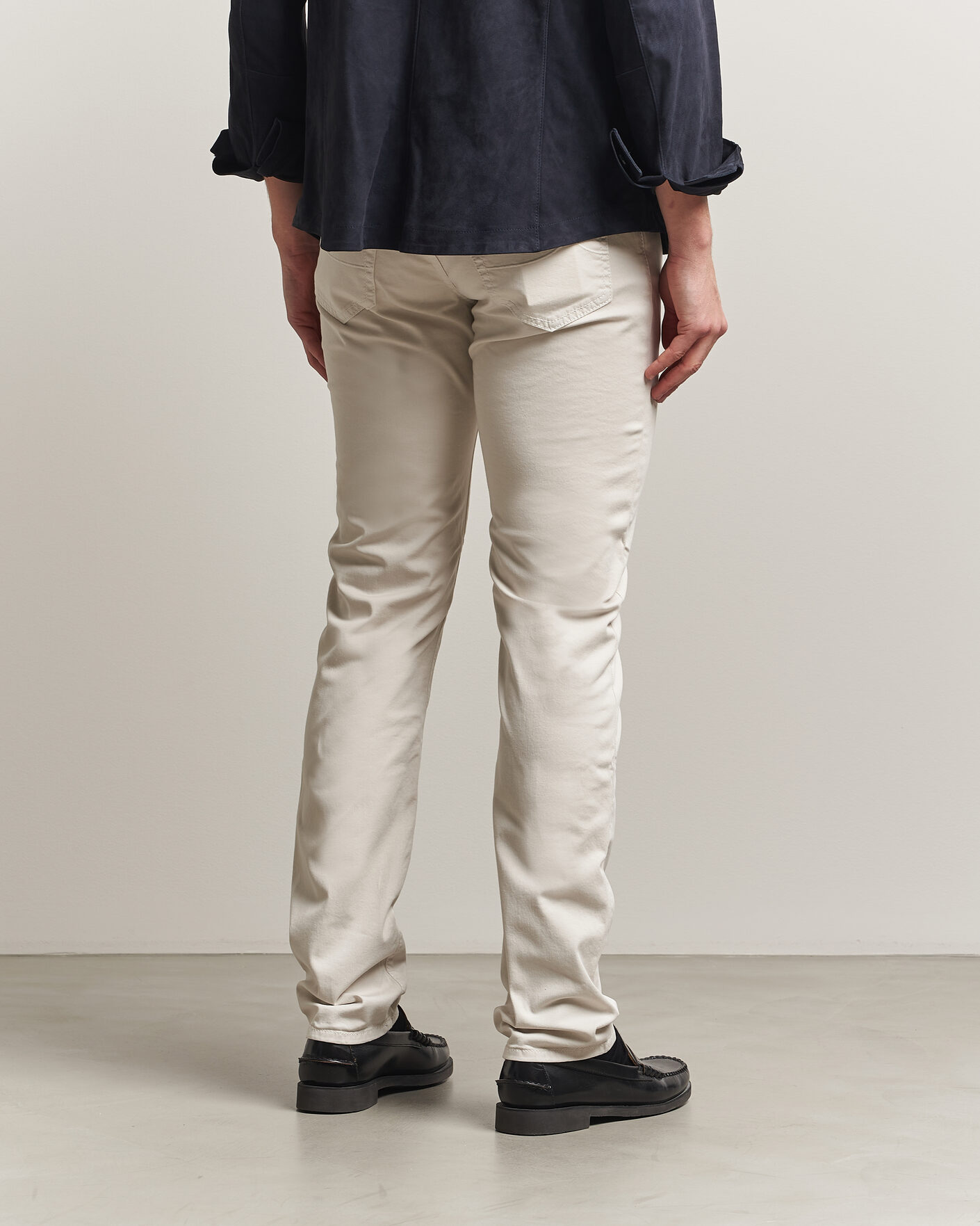 Men | Trousers | Jacob Cohën | Bard Garment Dyed Gabardine Trousers Off White