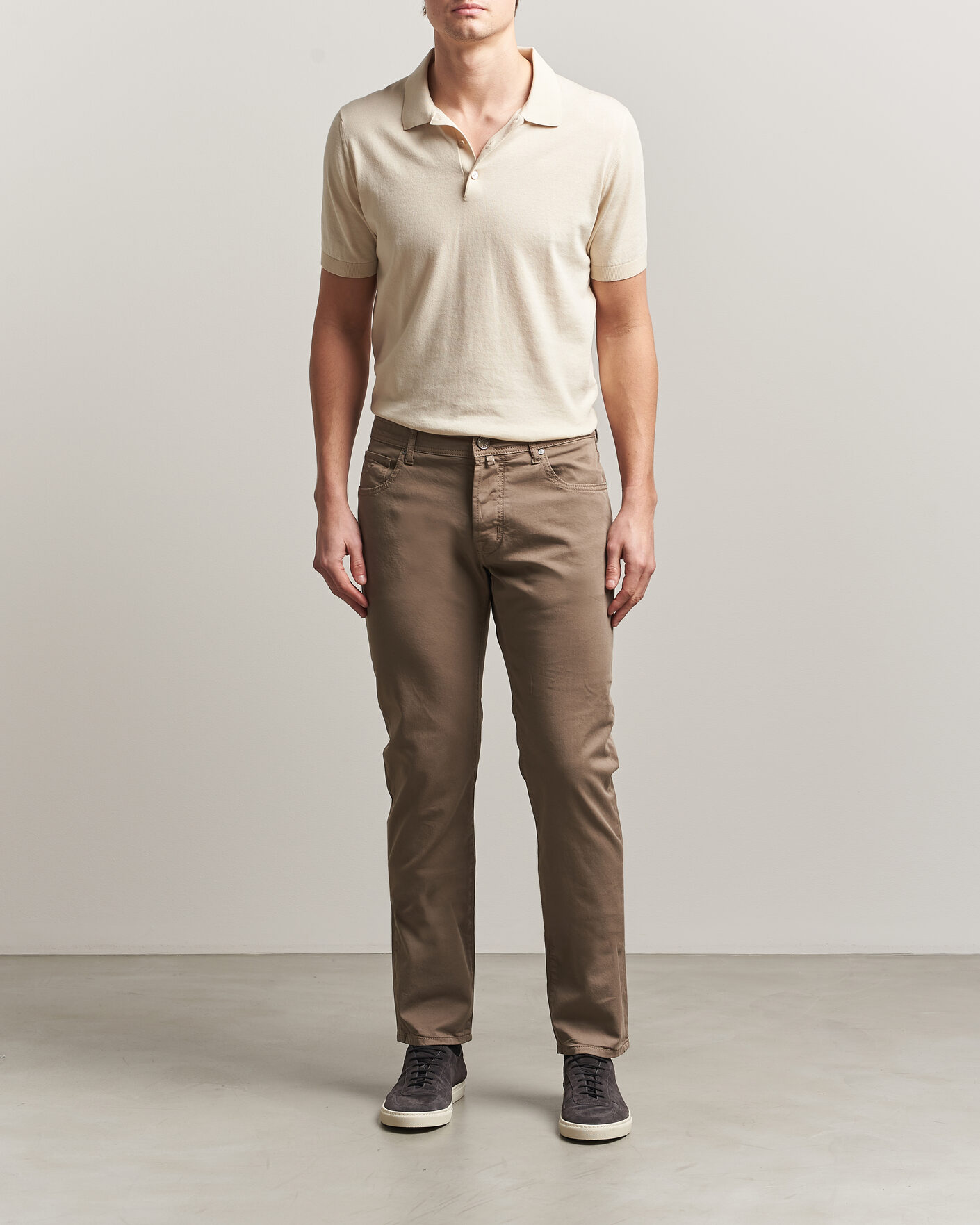 Men | Trousers | Jacob Cohën | Bard Garment Dyed Gabardine Trousers Khaki Beige