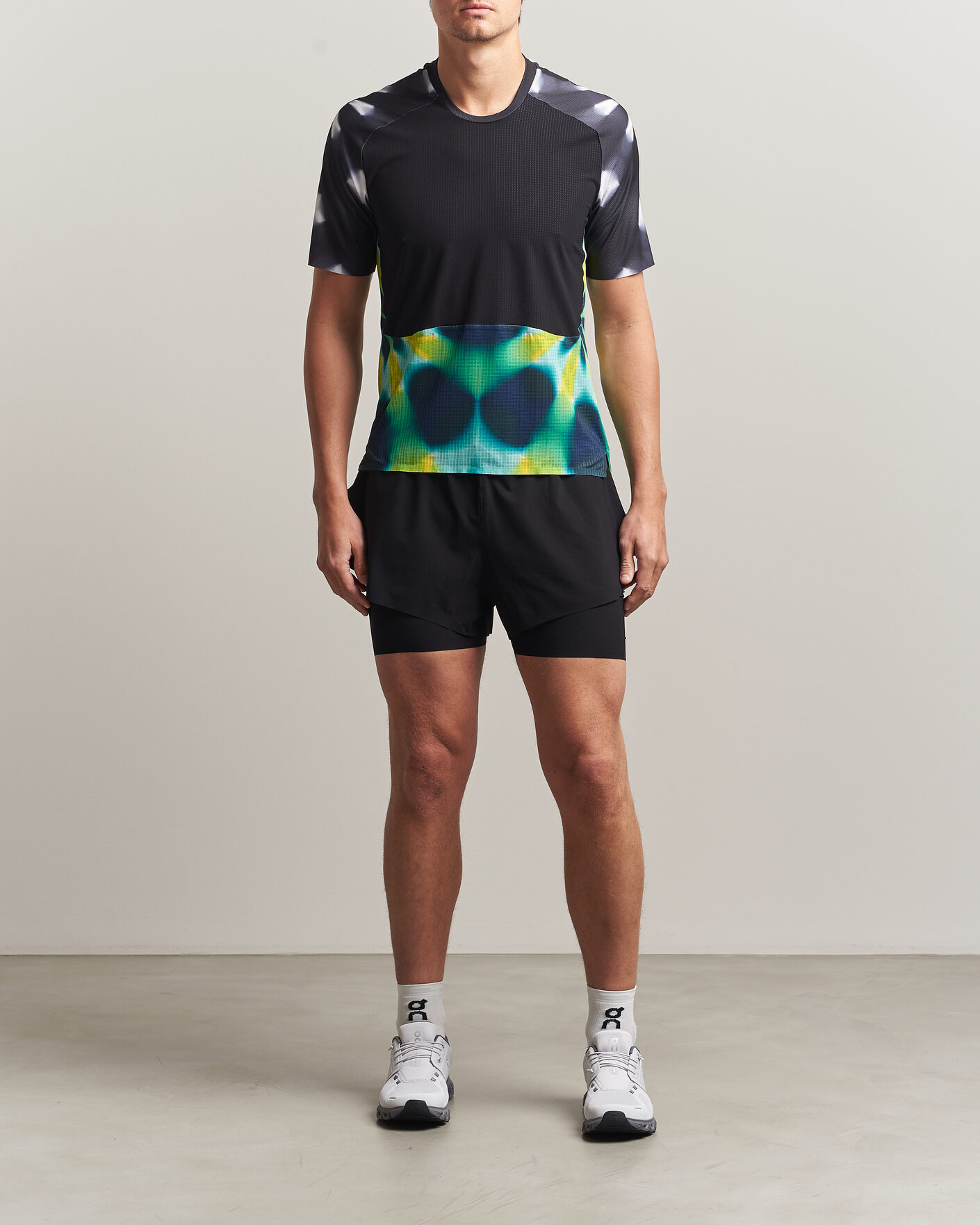 Men | T-Shirts | SOAR Running | Trail Race Top Black/Fade Grey