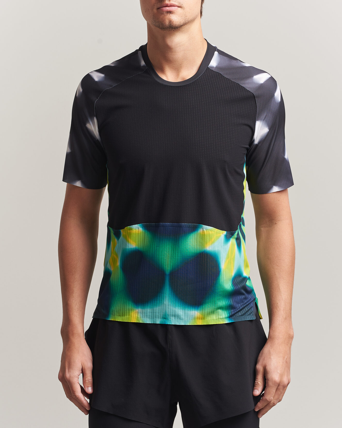 Men | T-Shirts | SOAR Running | Trail Race Top Black/Fade Grey