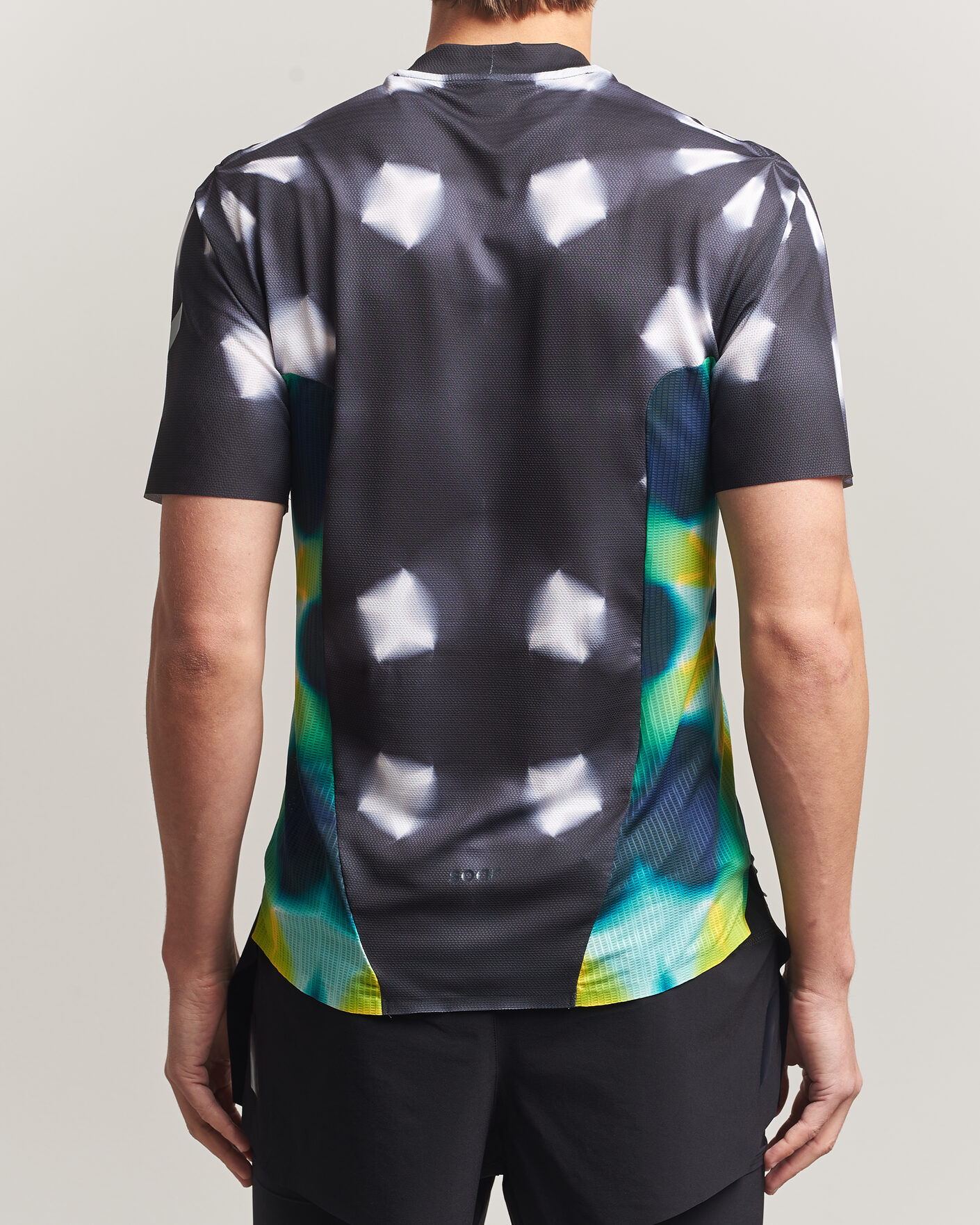 Men | T-Shirts | SOAR Running | Trail Race Top Black/Fade Grey