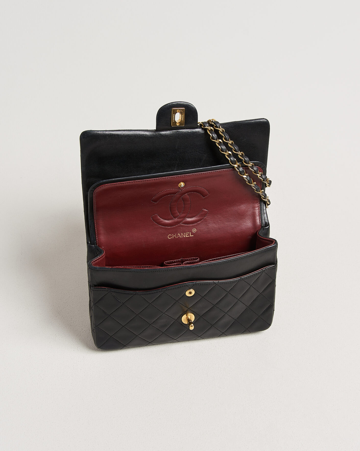 Men | Pre-Owned & Vintage Bags | Chanel Pre-Owned | Classic Medium Double Flap Bag Lambskin Black