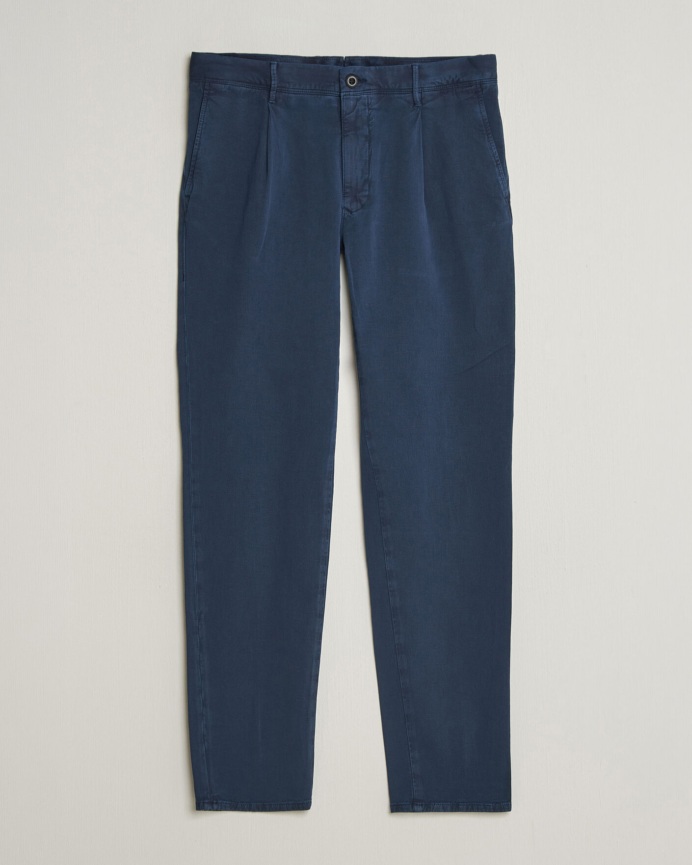 Men | Trousers | Incotex | Tapered Fit Pleated Linen Slacks Navy