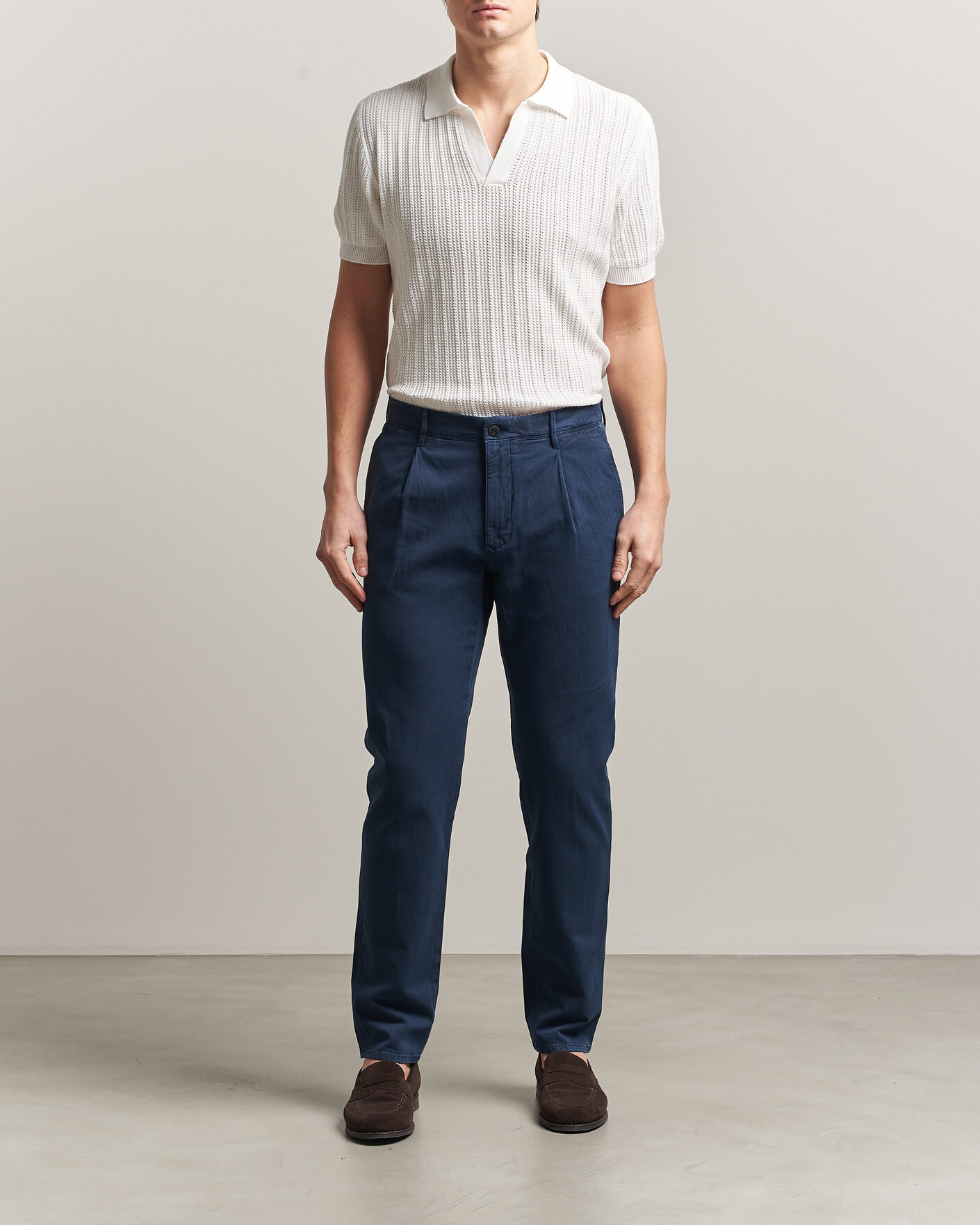 Men | Trousers | Incotex | Tapered Fit Pleated Linen Slacks Navy
