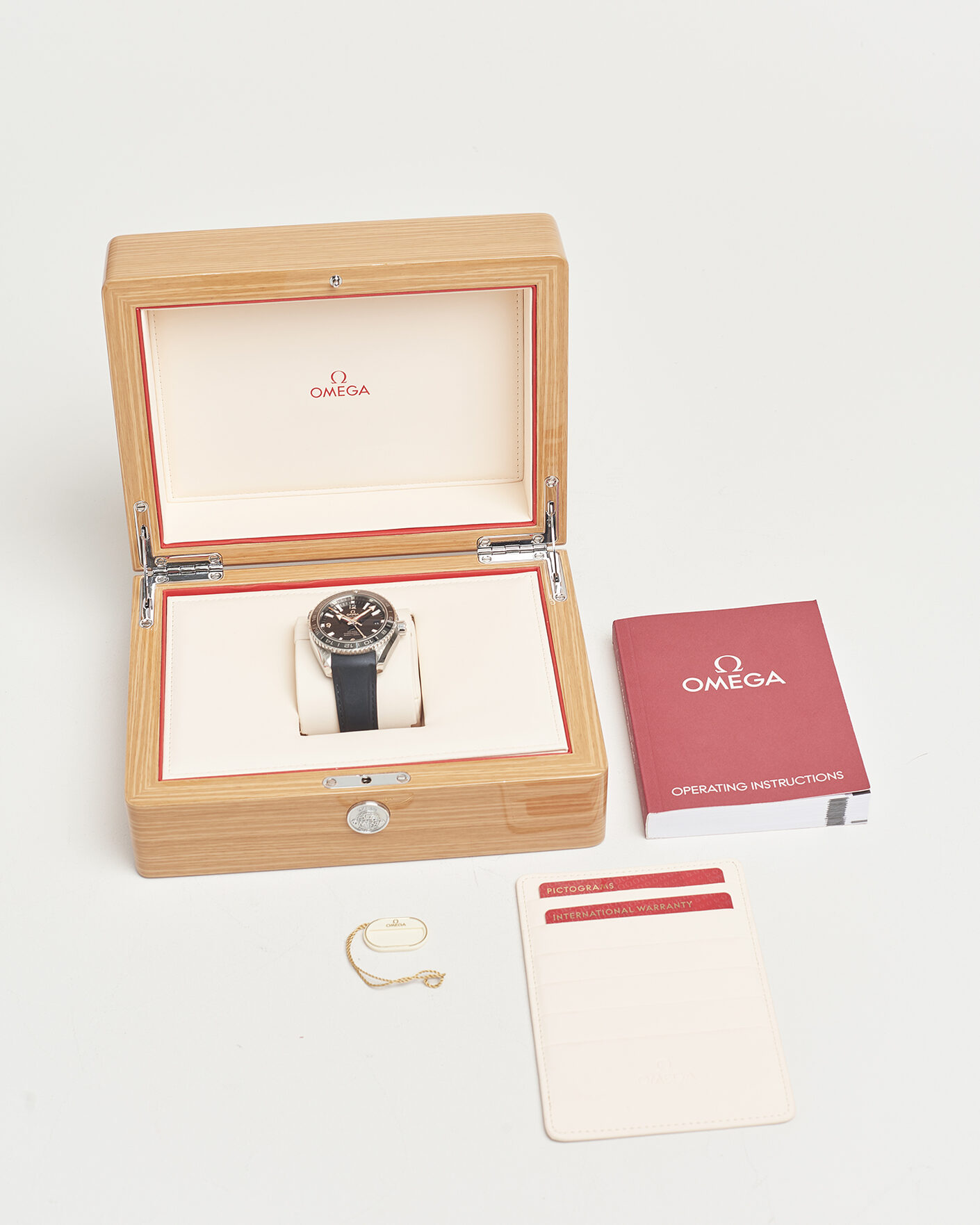 Men | Pre-Owned & Vintage Watches | Omega Pre-Owned | Seamaster Planet Ocean 600M GMT 