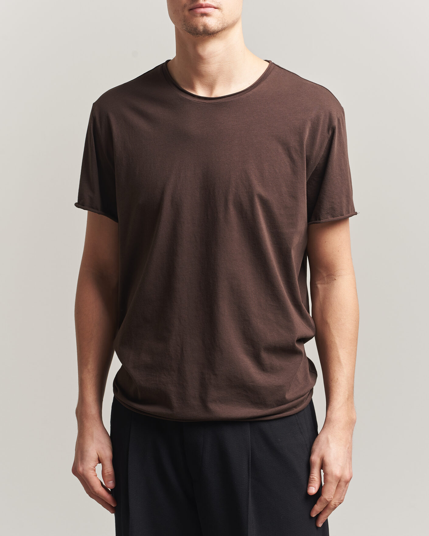 Men | T-Shirts | Filippa K | Roll Neck Crew Neck T-Shirt Dark Chocolate