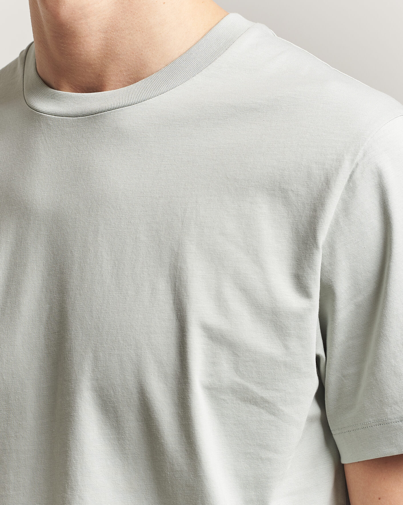 Men | T-Shirts | Filippa K | Filip Crew Neck T-Shirt Silver Grey