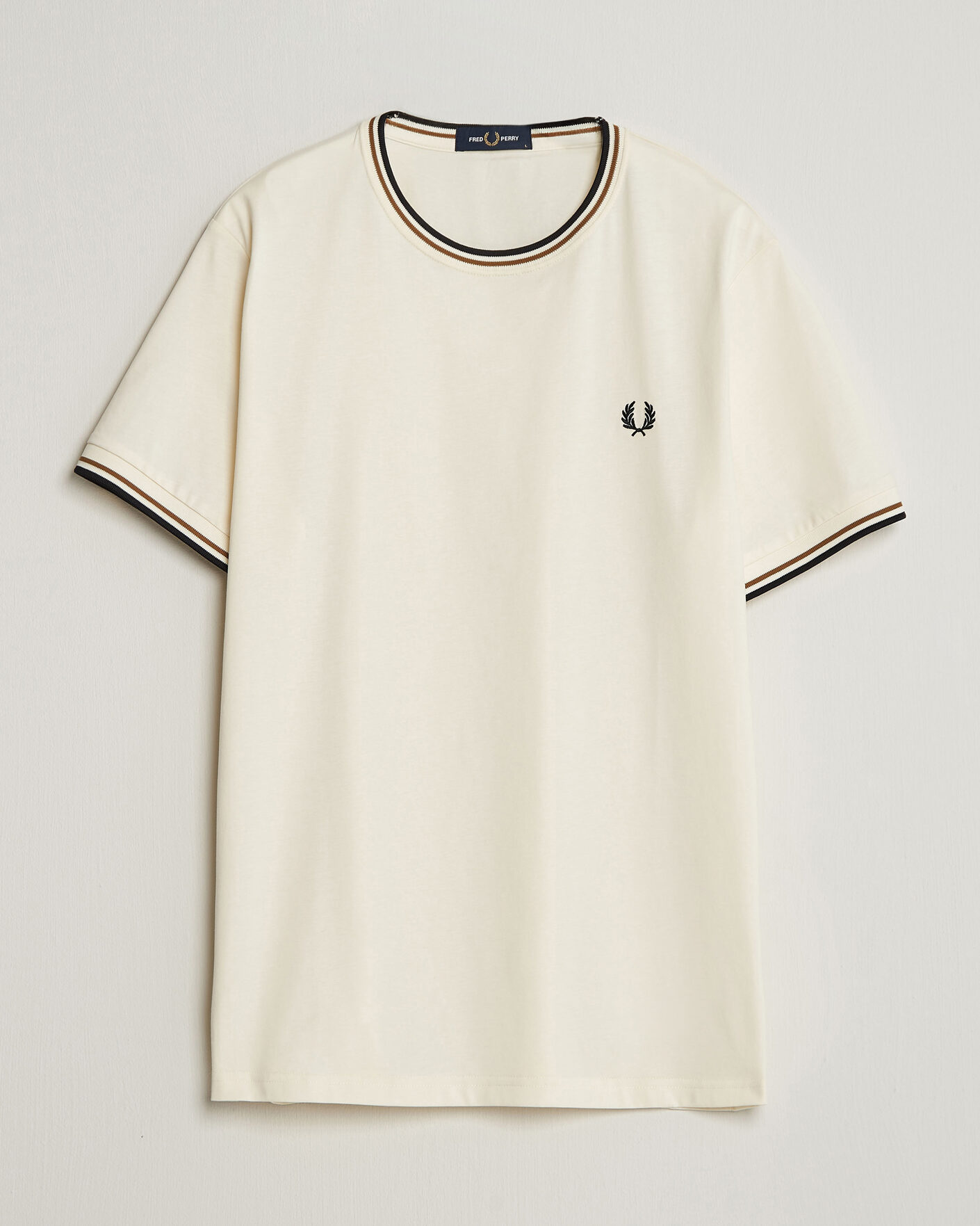 Men | T-Shirts | Fred Perry | Twin Tipped T-Shirt Ecru
