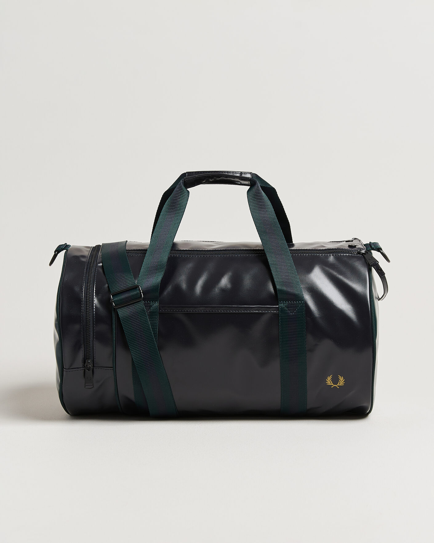 Men | Bags | Fred Perry | Classic Barrel Bag Navy/Grassroots Green