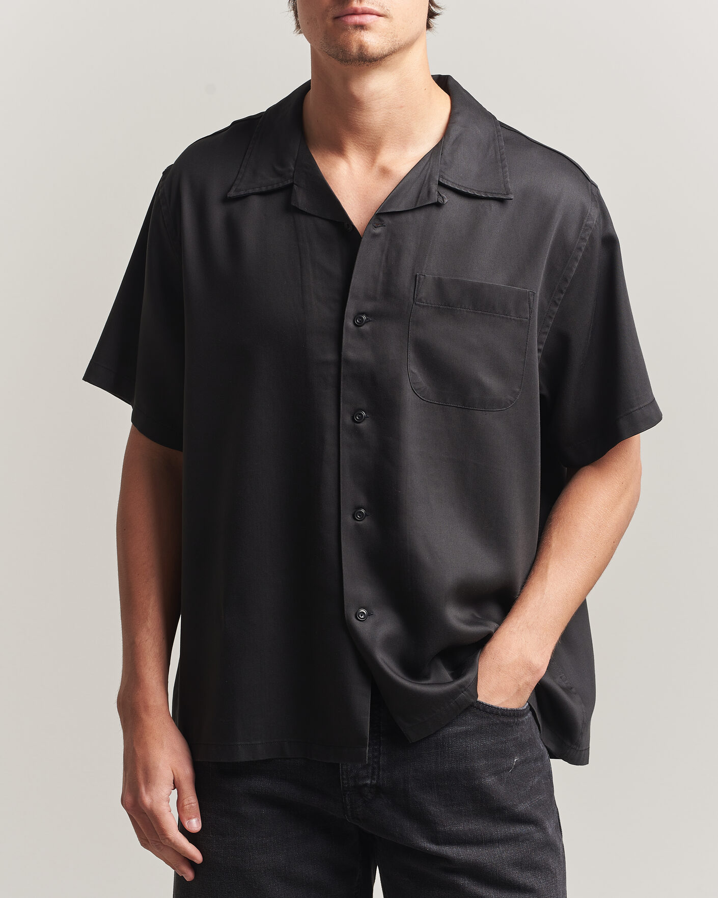 Men | Shirts | Nudie Jeans | Arthur Bowling Shirt Saftey Pi Black