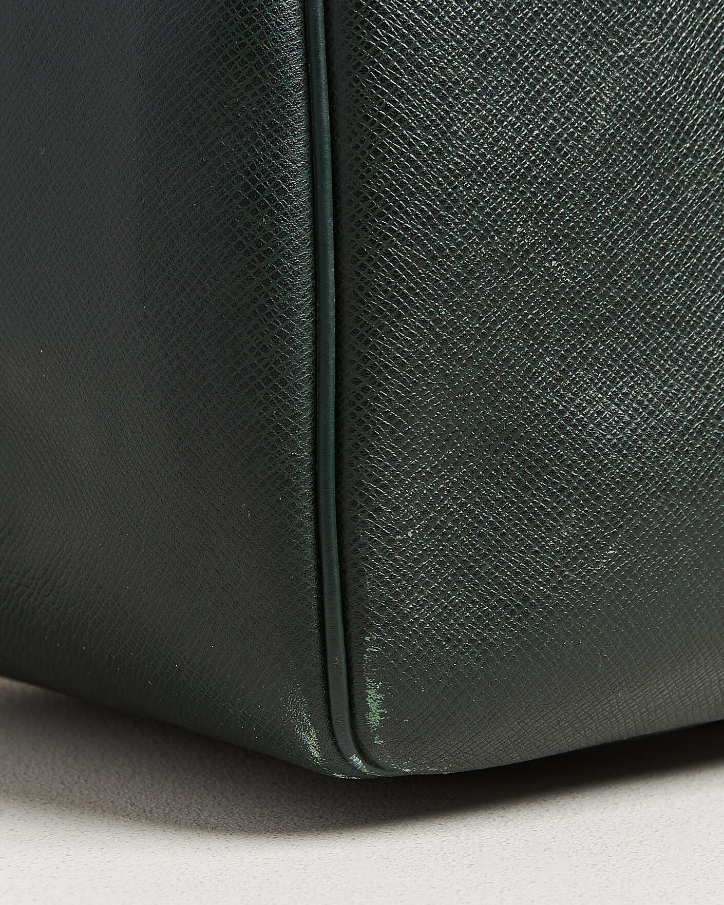 Men | Pre-Owned & Vintage Bags | Louis Vuitton Pre-Owned | Taiga Kendall Weekend Bag GM Green