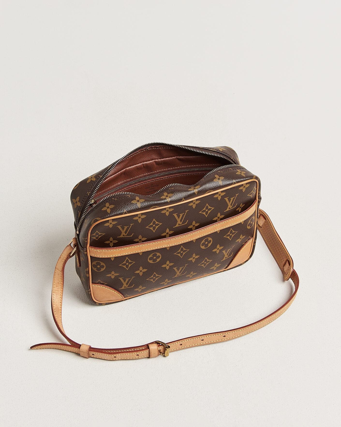 Men | Pre-Owned & Vintage Bags | Louis Vuitton Pre-Owned | Trocadero 27 Bag Monogram