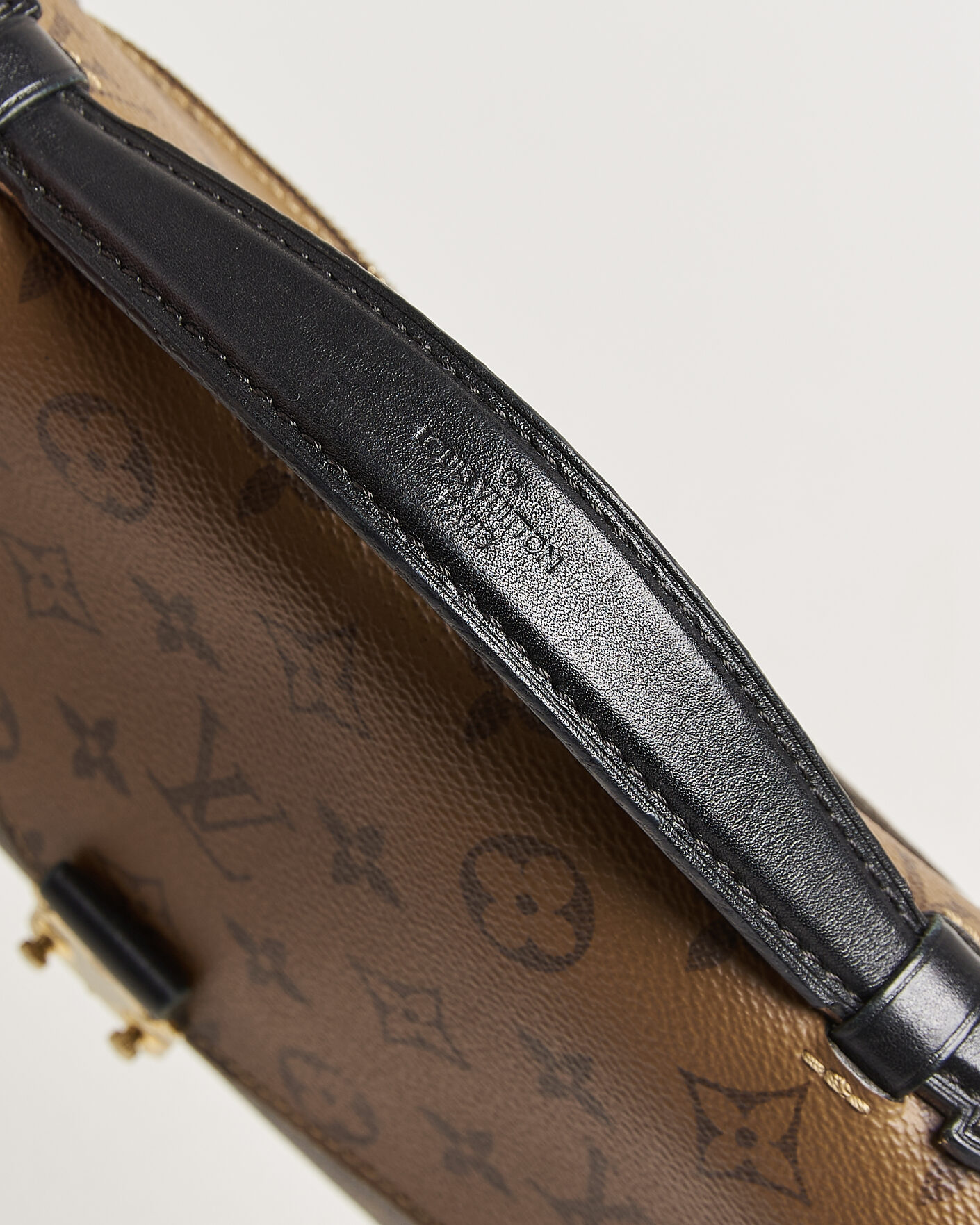 Men | Pre-Owned & Vintage Bags | Louis Vuitton Pre-Owned | Pochette Métis Reverse Monogram