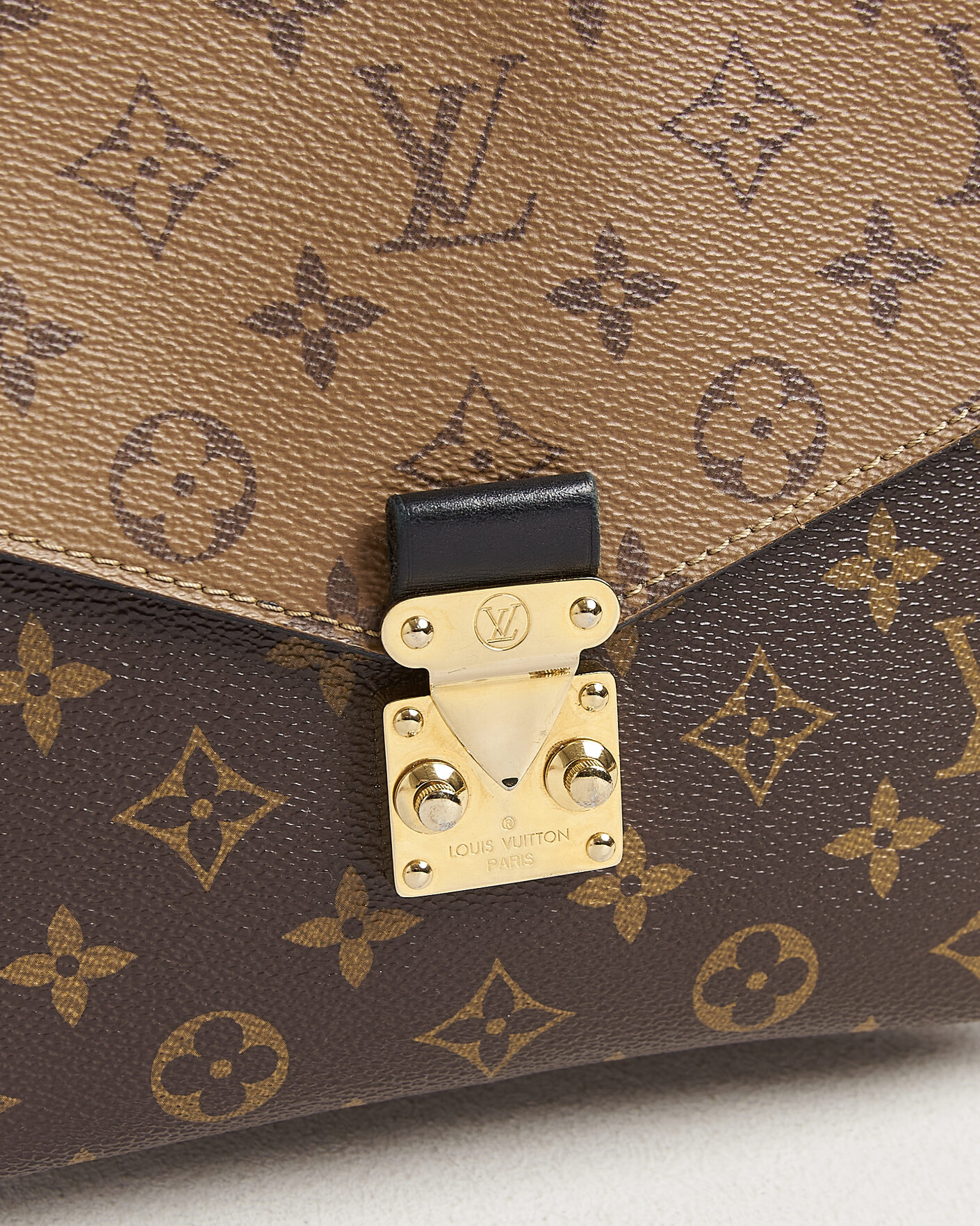 Men | Pre-Owned & Vintage Bags | Louis Vuitton Pre-Owned | Pochette Métis Reverse Monogram