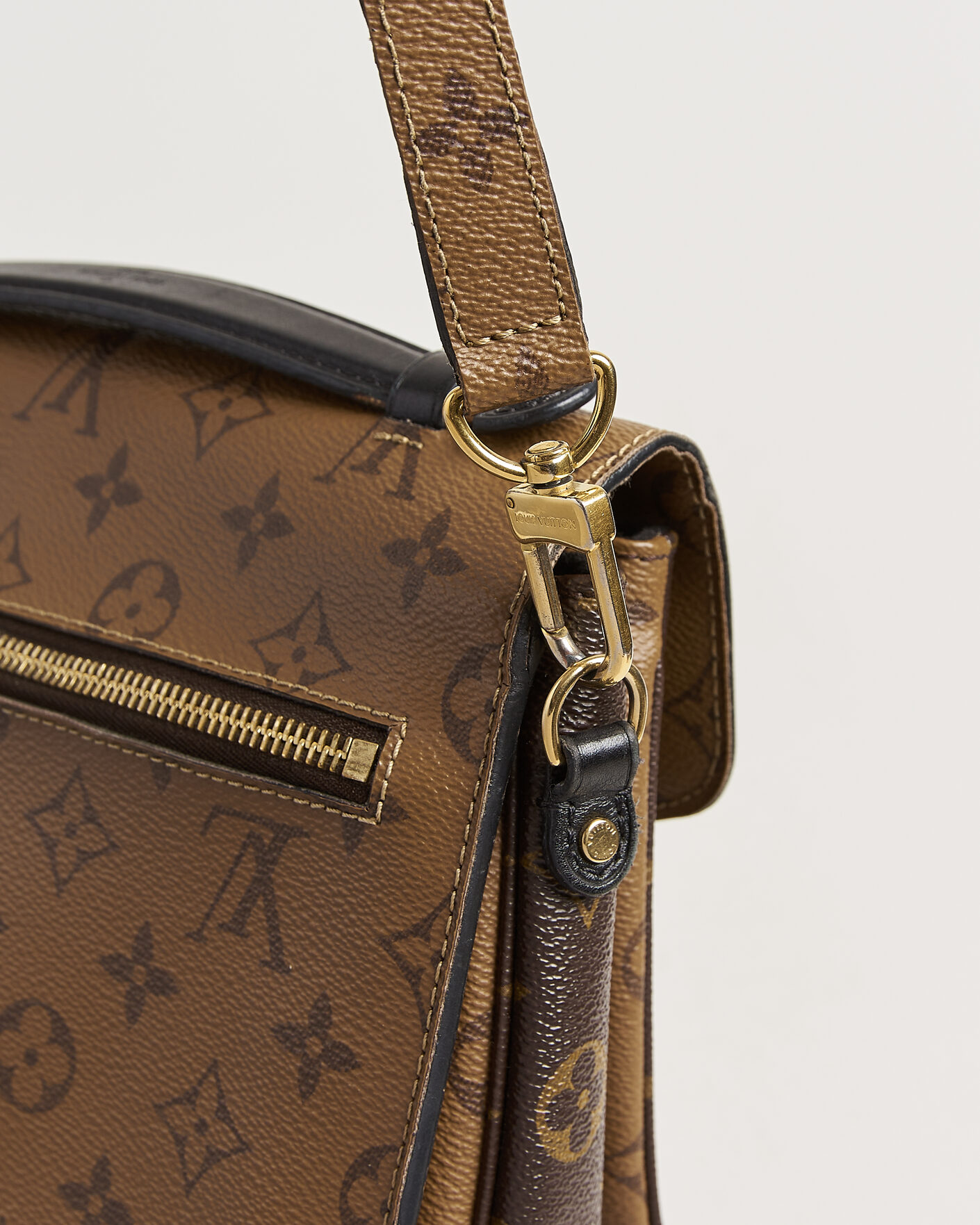 Men | Pre-Owned & Vintage Bags | Louis Vuitton Pre-Owned | Pochette Métis Reverse Monogram