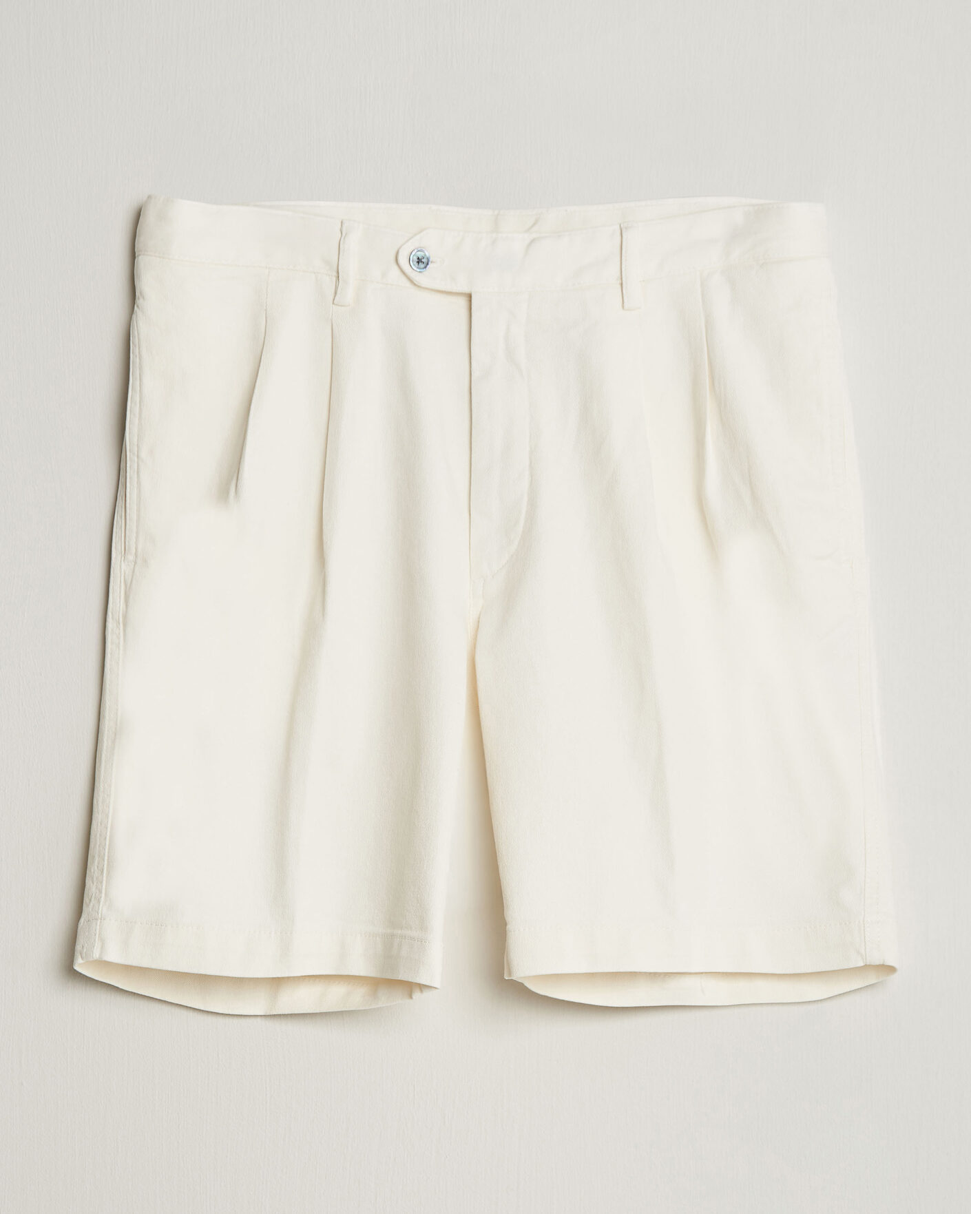 Men | Shorts | Oscar Jacobson | Tanker Pleat Shorts White