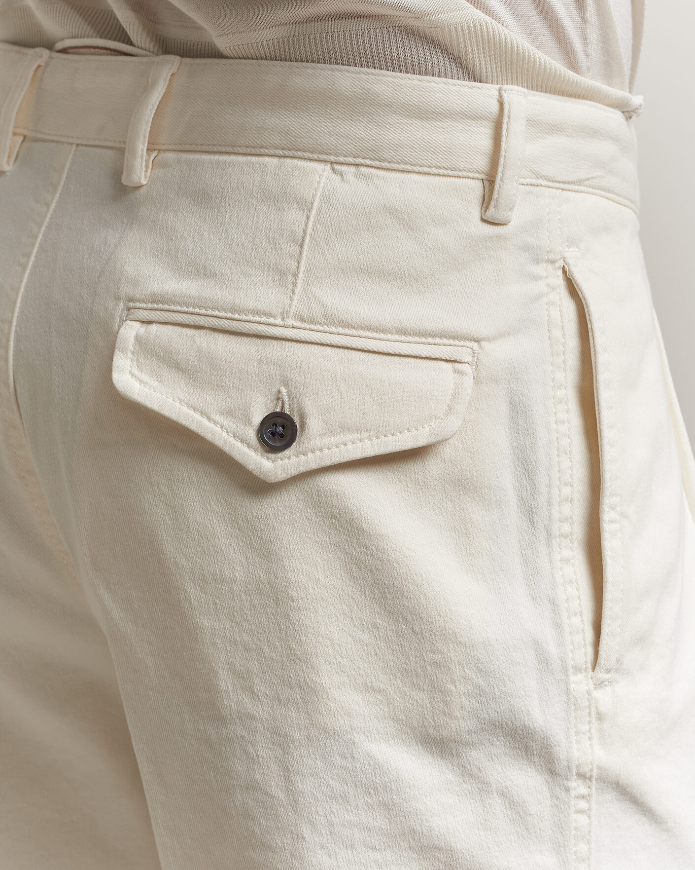 Men | Shorts | Oscar Jacobson | Tanker Pleat Shorts White
