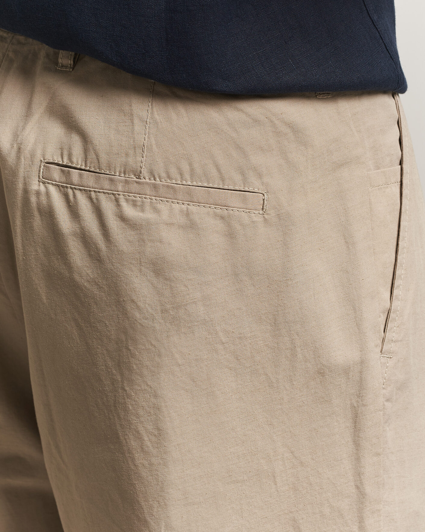 Men | Trousers | Samsøe Samsøe | Valentin Cotton/Linen Pleated Trousers Aluminum