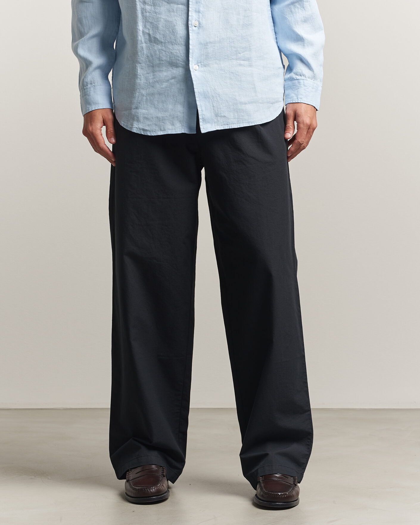 Men | Trousers | Samsøe Samsøe | Valentin Cotton/Linen Pleated Trousers Black