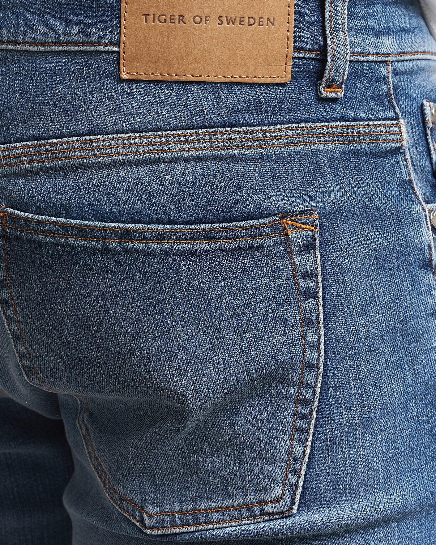 Men | Trousers | Tiger of Sweden | Des Jeans Medium Blue